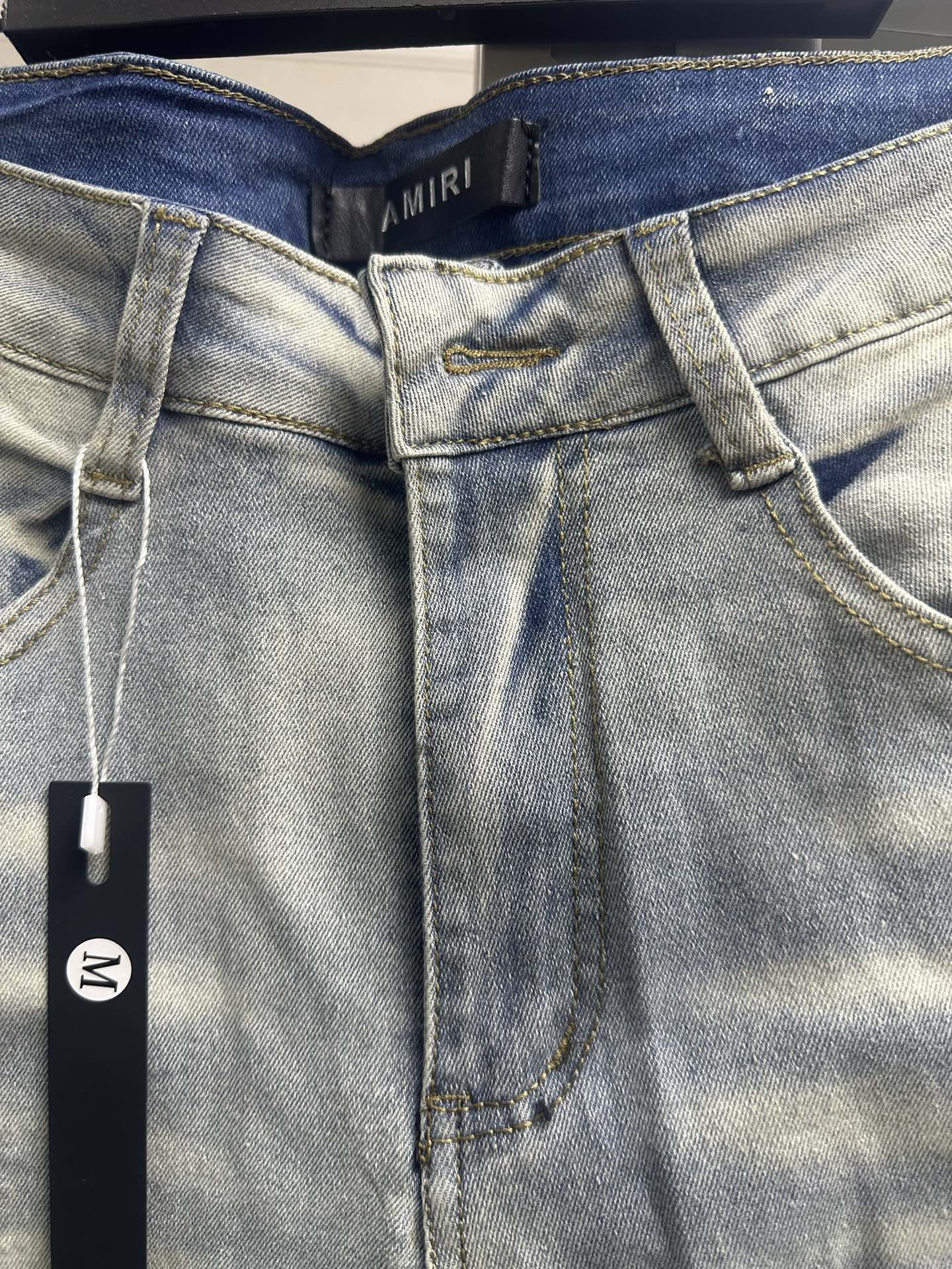 High Street Men’s Fashion Trends: Oversized AMIRI Cowboy Shorts and FOG Queen Styles - 图片 4