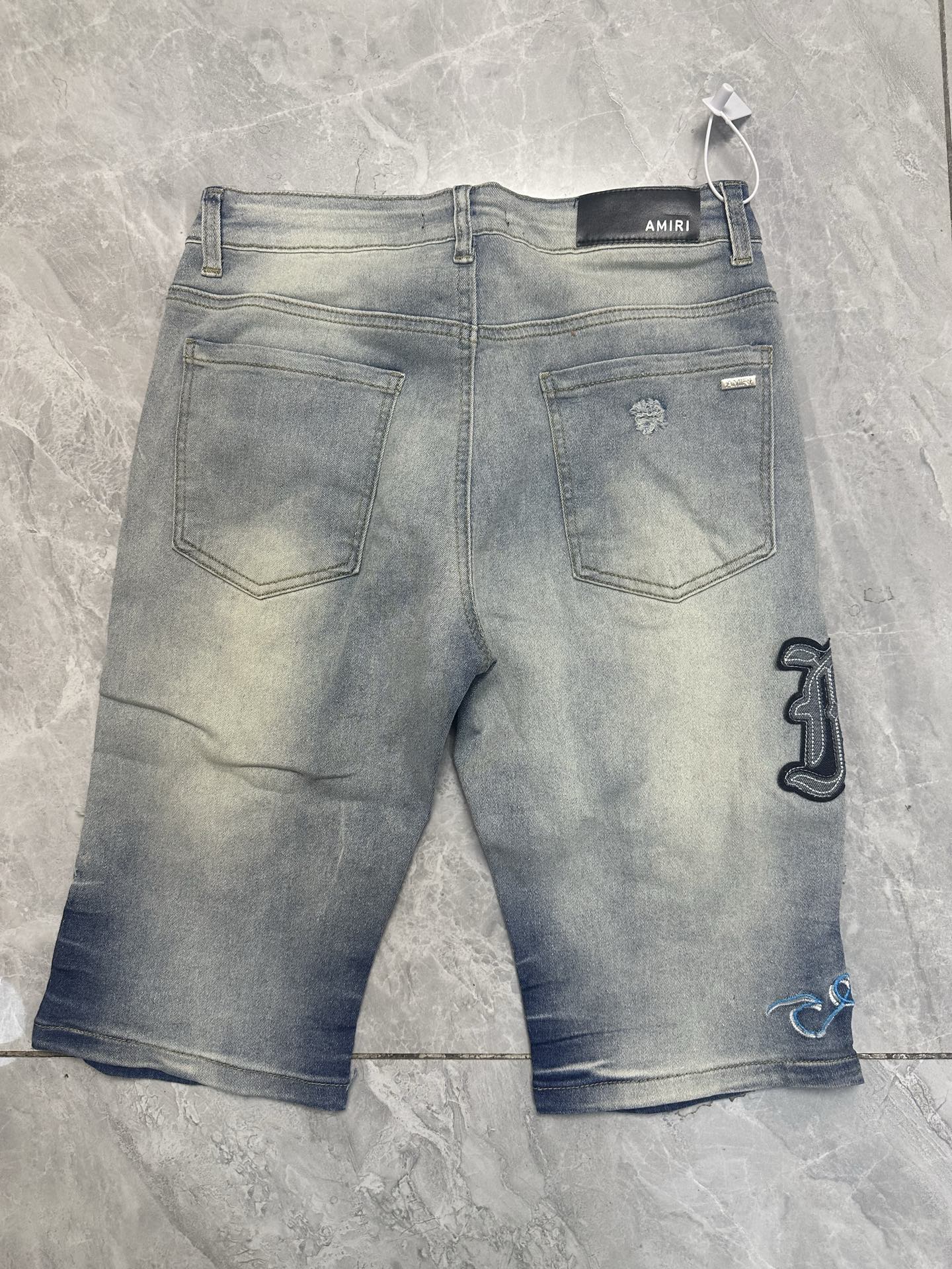 High Street Men’s Fashion Trends: Oversized AMIRI Cowboy Shorts and FOG Queen Styles - 图片 9