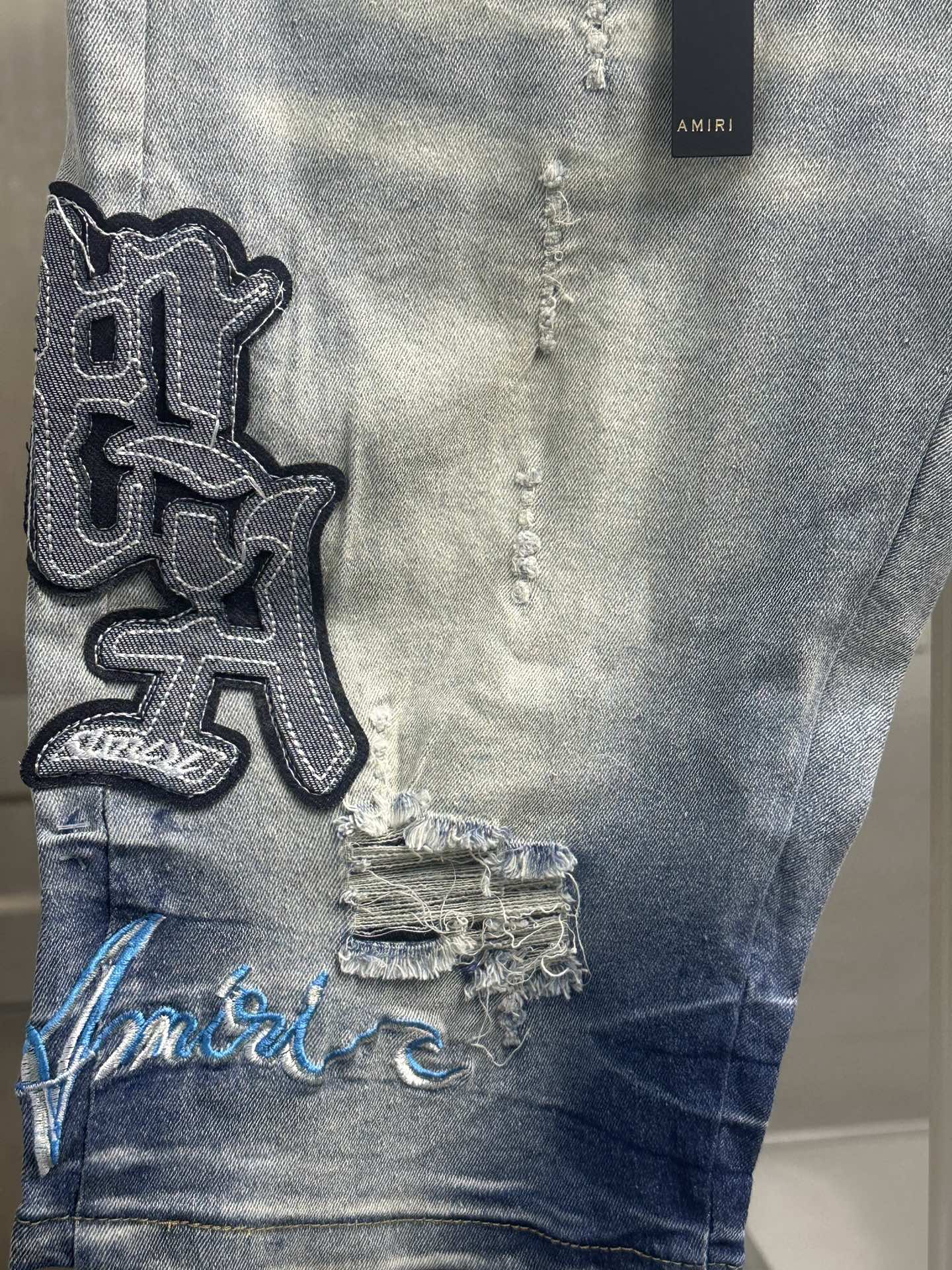High Street Men’s Fashion Trends: Oversized AMIRI Cowboy Shorts and FOG Queen Styles - 图片 2