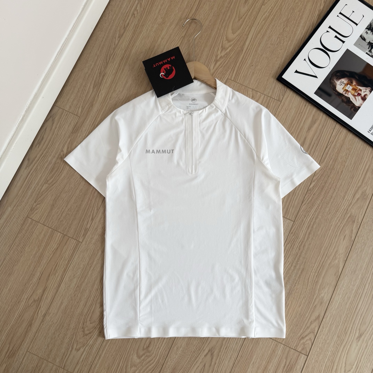 Alternative view of T-Shirt 02337