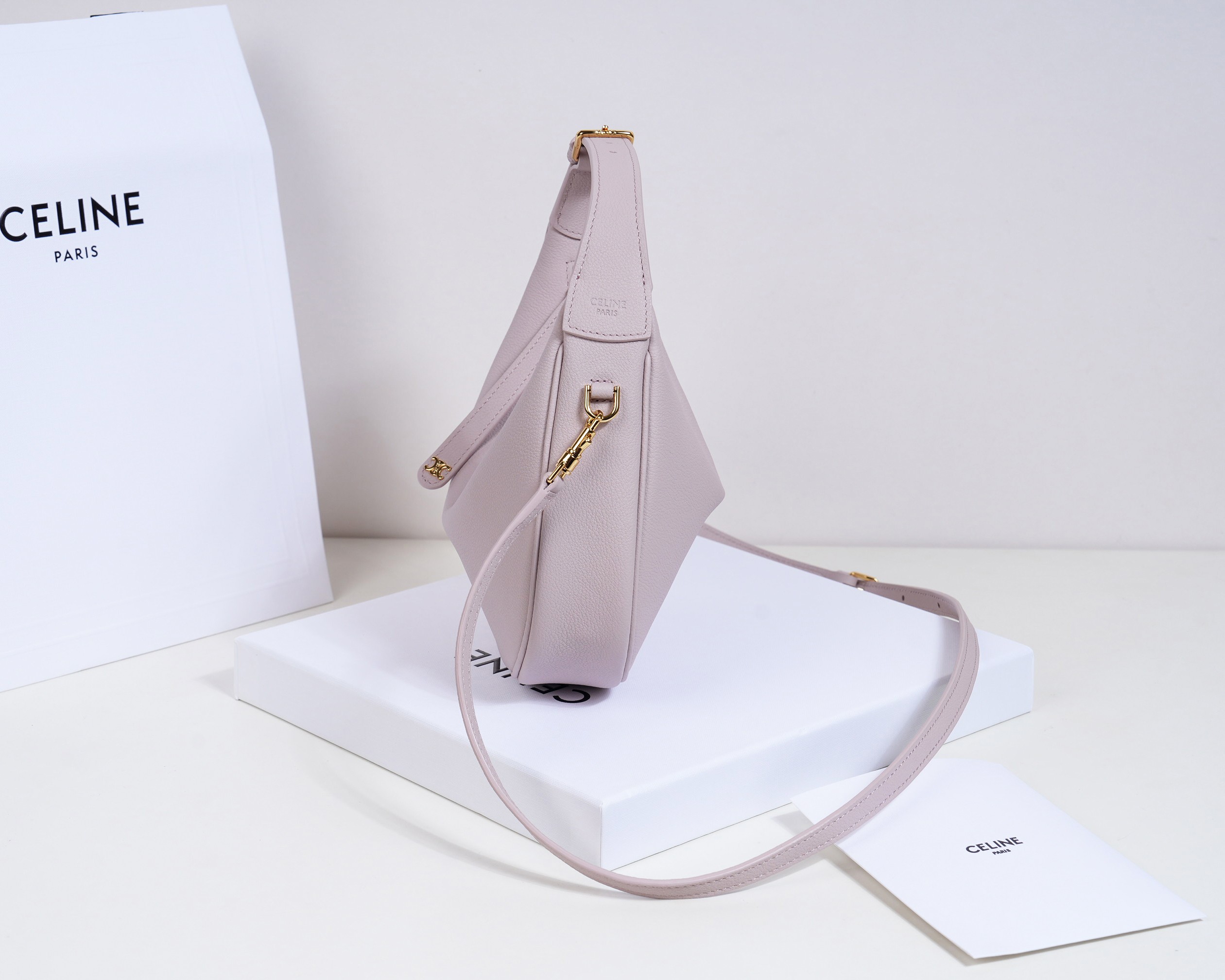 Celine bag Original leather imported from Italy, Exclusive New counter quality, genuine development, top original goods, real photos, model: 120723, size: 21×24×5cm, material: original cowhide imported from Italy, fine workmanship, whether it is stitching or oil edges, or purchasing leather imported from Italy, every process is checked at all levels, just to make the best quality~ — photo 3