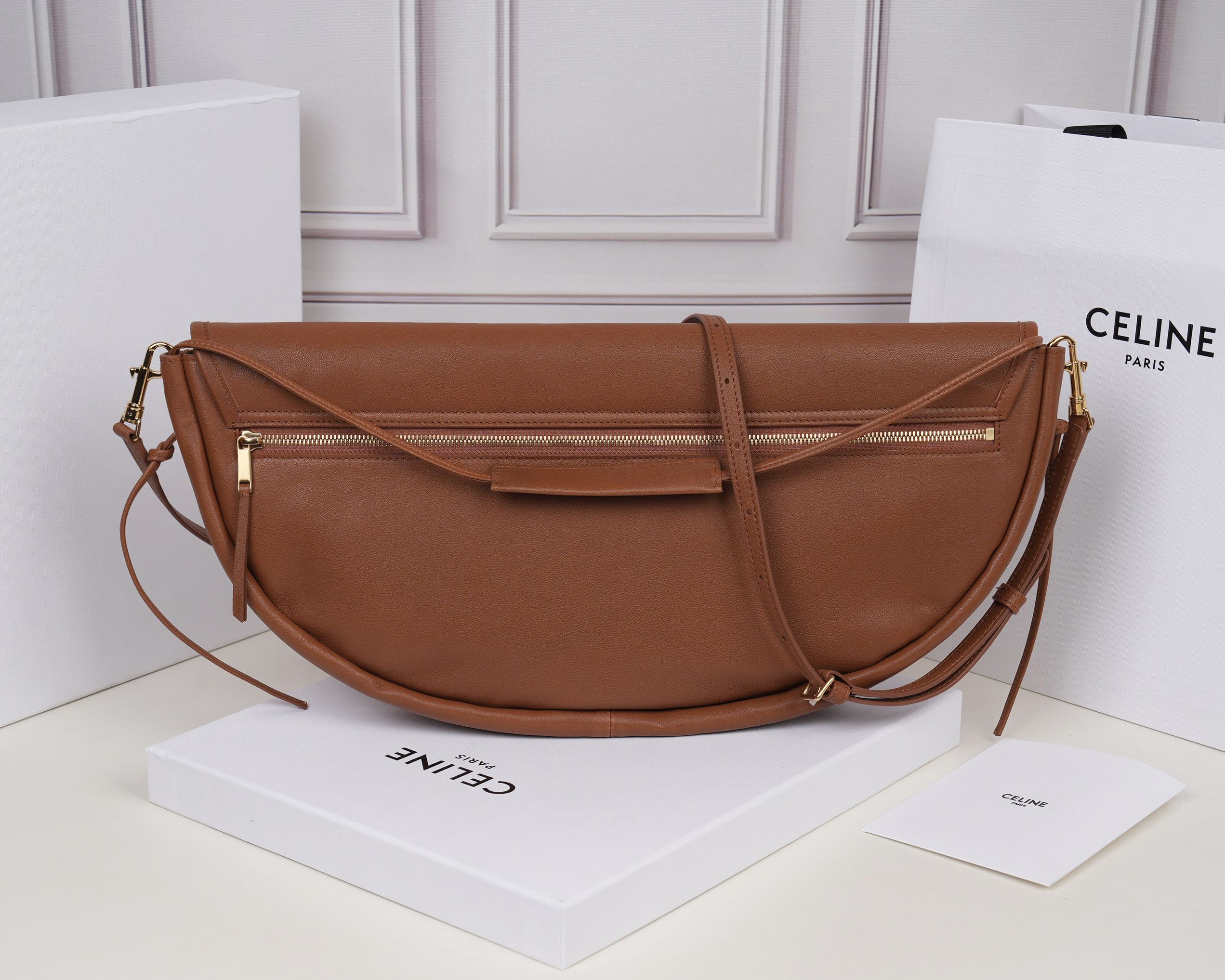 批880（意大利进口原厂皮）🇮🇹独家新款专柜品质，正品开发，顶级原单货，实物实拍，型号：124142，尺寸：46&times;19&times;10cm，材质：意大利进口原厂羊皮革，牛皮绒面衬里。精工细作，不管是车线还是油边，还是选购意大利进口皮料，每一道工序都层层把关，只为做出最好的品质～