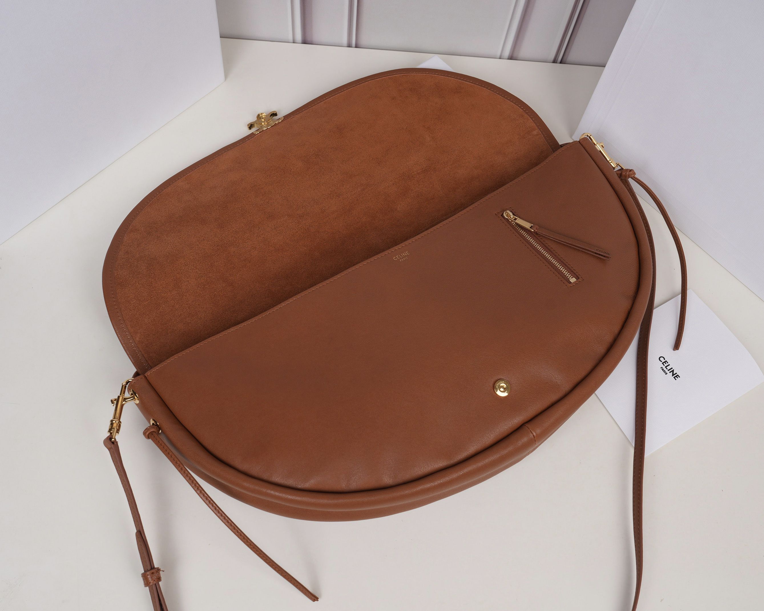 批880（意大利进口原厂皮）🇮🇹独家新款专柜品质，正品开发，顶级原单货，实物实拍，型号：124142，尺寸：46&times;19&times;10cm，材质：意大利进口原厂羊皮革，牛皮绒面衬里。精工细作，不管是车线还是油边，还是选购意大利进口皮料，每一道工序都层层把关，只为做出最好的品质～