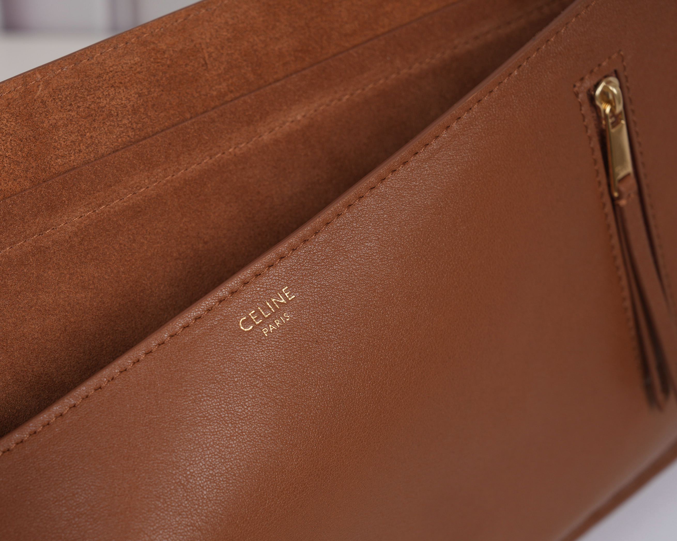 批880（意大利进口原厂皮）🇮🇹独家新款专柜品质，正品开发，顶级原单货，实物实拍，型号：124142，尺寸：46&times;19&times;10cm，材质：意大利进口原厂羊皮革，牛皮绒面衬里。精工细作，不管是车线还是油边，还是选购意大利进口皮料，每一道工序都层层把关，只为做出最好的品质～