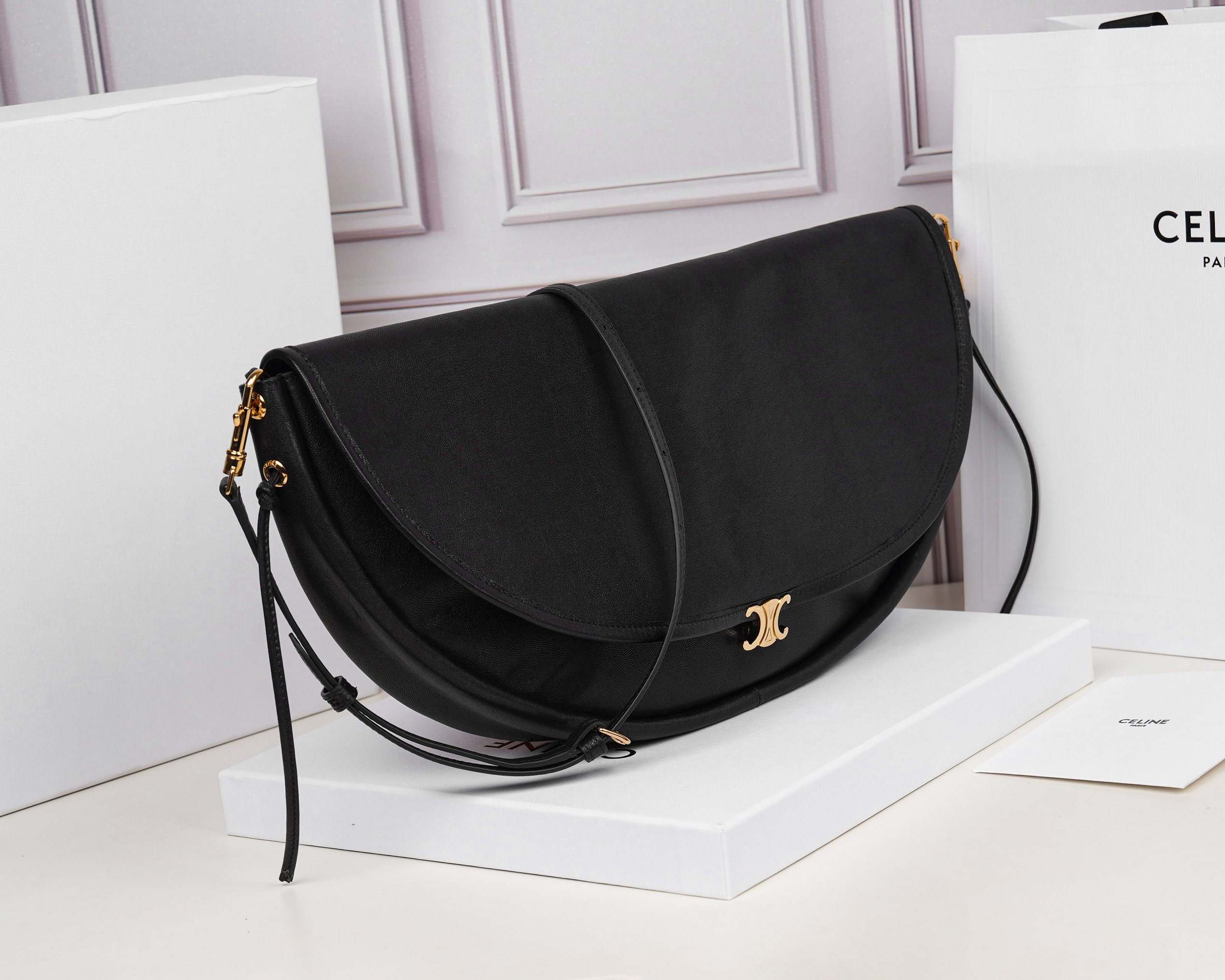 批880（意大利进口原厂皮）🇮🇹独家新款专柜品质，正品开发，顶级原单货，实物实拍，型号：124142，尺寸：46&times;19&times;10cm，材质：意大利进口原厂羊皮革，牛皮绒面衬里。精工细作，不管是车线还是油边，还是选购意大利进口皮料，每一道工序都层层把关，只为做出最好的品质～