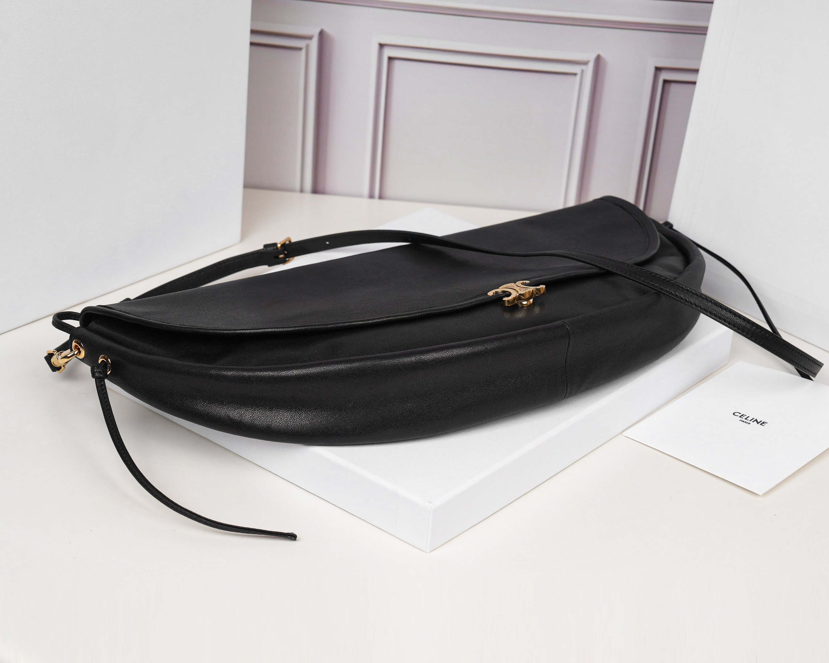 批880（意大利进口原厂皮）🇮🇹独家新款专柜品质，正品开发，顶级原单货，实物实拍，型号：124142，尺寸：46&times;19&times;10cm，材质：意大利进口原厂羊皮革，牛皮绒面衬里。精工细作，不管是车线还是油边，还是选购意大利进口皮料，每一道工序都层层把关，只为做出最好的品质～