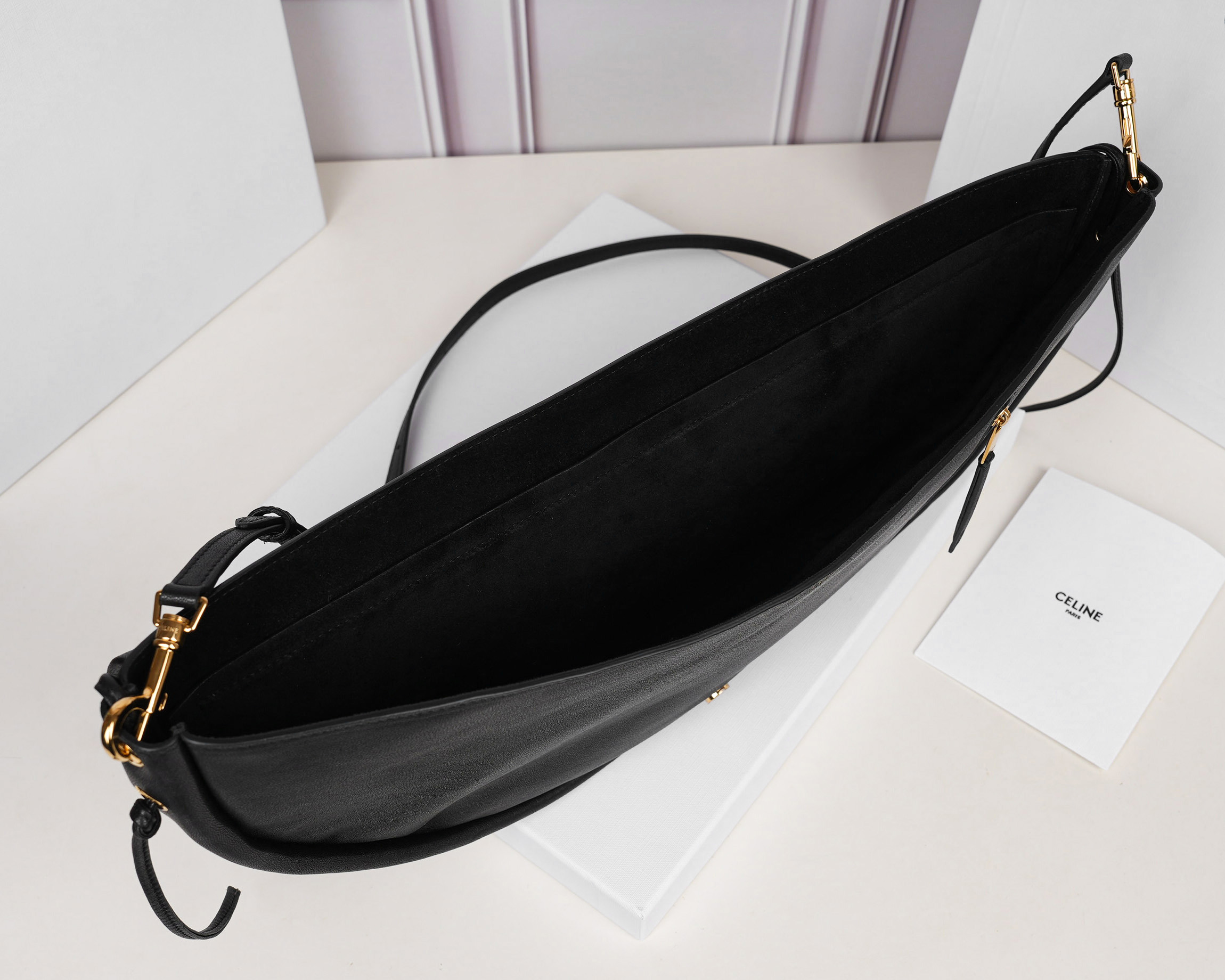 批880（意大利进口原厂皮）🇮🇹独家新款专柜品质，正品开发，顶级原单货，实物实拍，型号：124142，尺寸：46&times;19&times;10cm，材质：意大利进口原厂羊皮革，牛皮绒面衬里。精工细作，不管是车线还是油边，还是选购意大利进口皮料，每一道工序都层层把关，只为做出最好的品质～