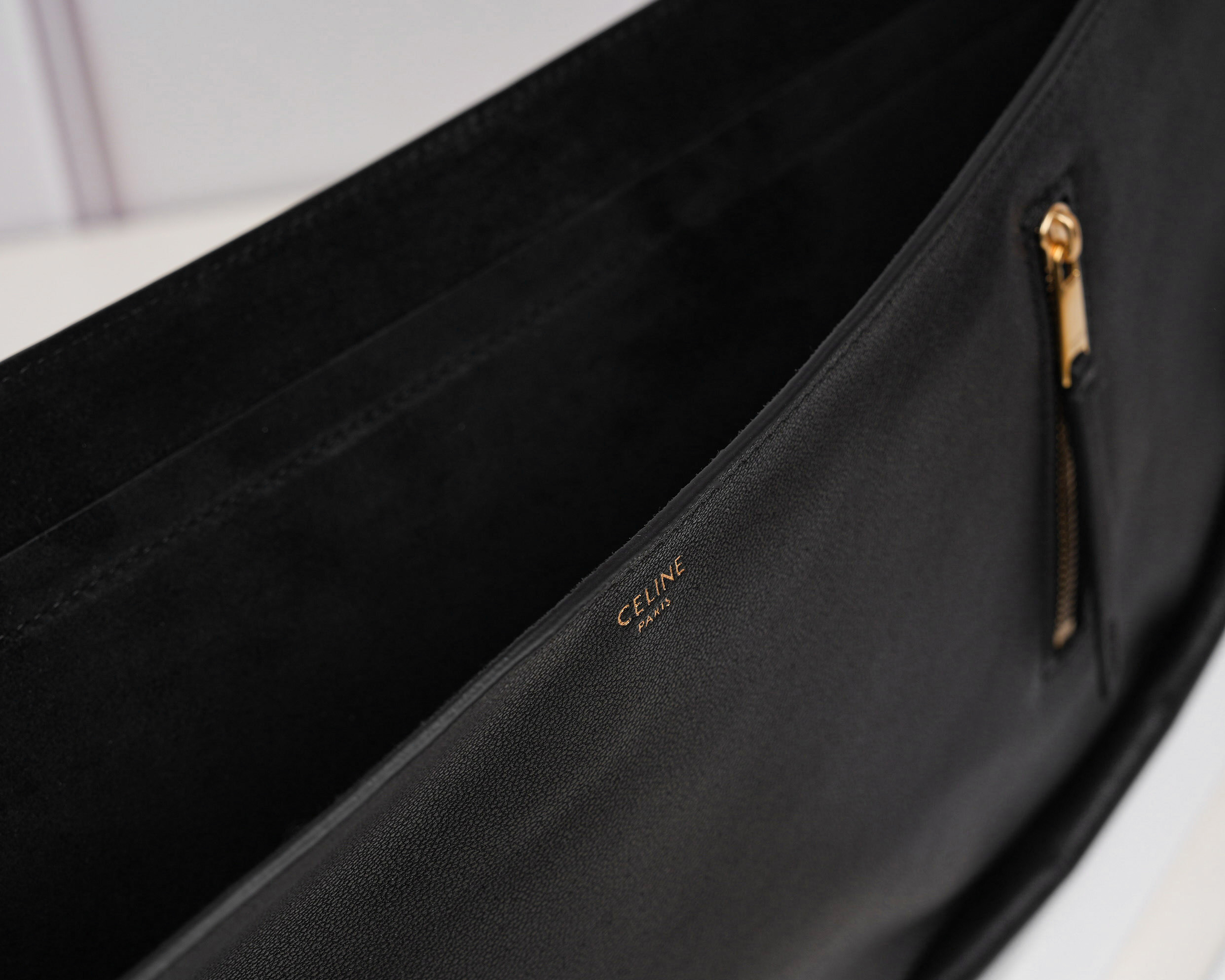 批880（意大利进口原厂皮）🇮🇹独家新款专柜品质，正品开发，顶级原单货，实物实拍，型号：124142，尺寸：46&times;19&times;10cm，材质：意大利进口原厂羊皮革，牛皮绒面衬里。精工细作，不管是车线还是油边，还是选购意大利进口皮料，每一道工序都层层把关，只为做出最好的品质～