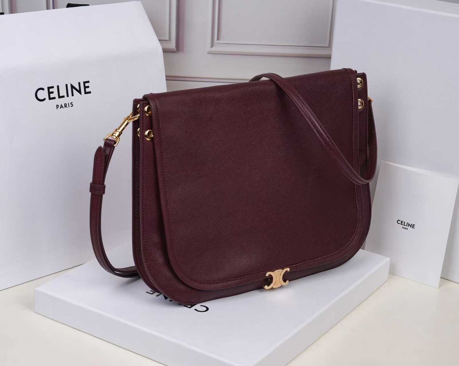 批930（意大利进口原厂皮）🇮🇹独家新款专柜品质，正品开发，顶级原单货，实物实拍，型号：123632，尺寸：32&times;26&times;2cm，材质：意大利进口原厂羊皮革，牛皮绒面衬里。精工细作，不管是车线还是油边，还是选购意大利进口皮料，每一道工序都层层把关，只为做出最好的品质～