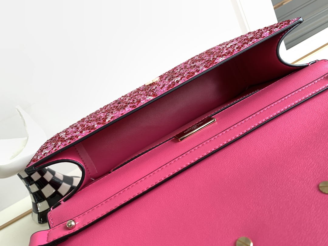 ✨✨🆕🆕VALENTINO GARAVANI Mini Loco手袋饰有施华洛世奇仿水晶✨✨和VLOGO