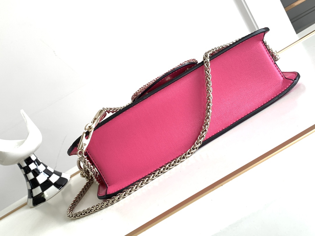 ✨✨🆕🆕VALENTINO GARAVANI Mini Loco手袋饰有施华洛世奇仿水晶✨✨和VLOGO