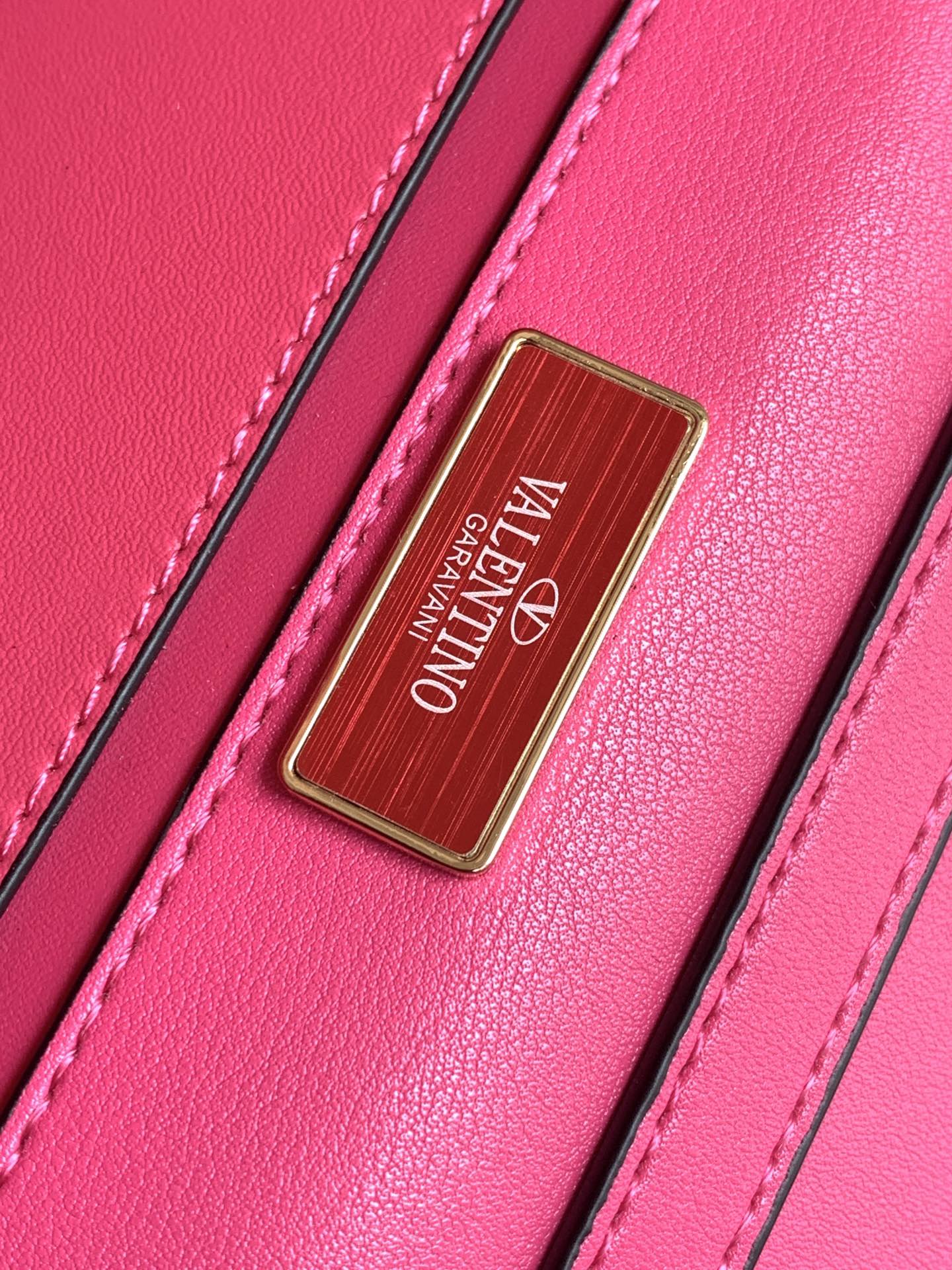 ✨✨🆕🆕VALENTINO GARAVANI Mini Loco手袋饰有施华洛世奇仿水晶✨✨和VLOGO