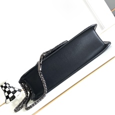 ✨✨🆕🆕VALENTINO GARAVANI Mini Loco手袋饰有施华洛世奇仿水晶✨✨和VLOGO ✨✨🆕🆕VALENTINO GARAVANI Mini Loco手袋饰有施华洛世奇仿水晶✨✨和VLOGO