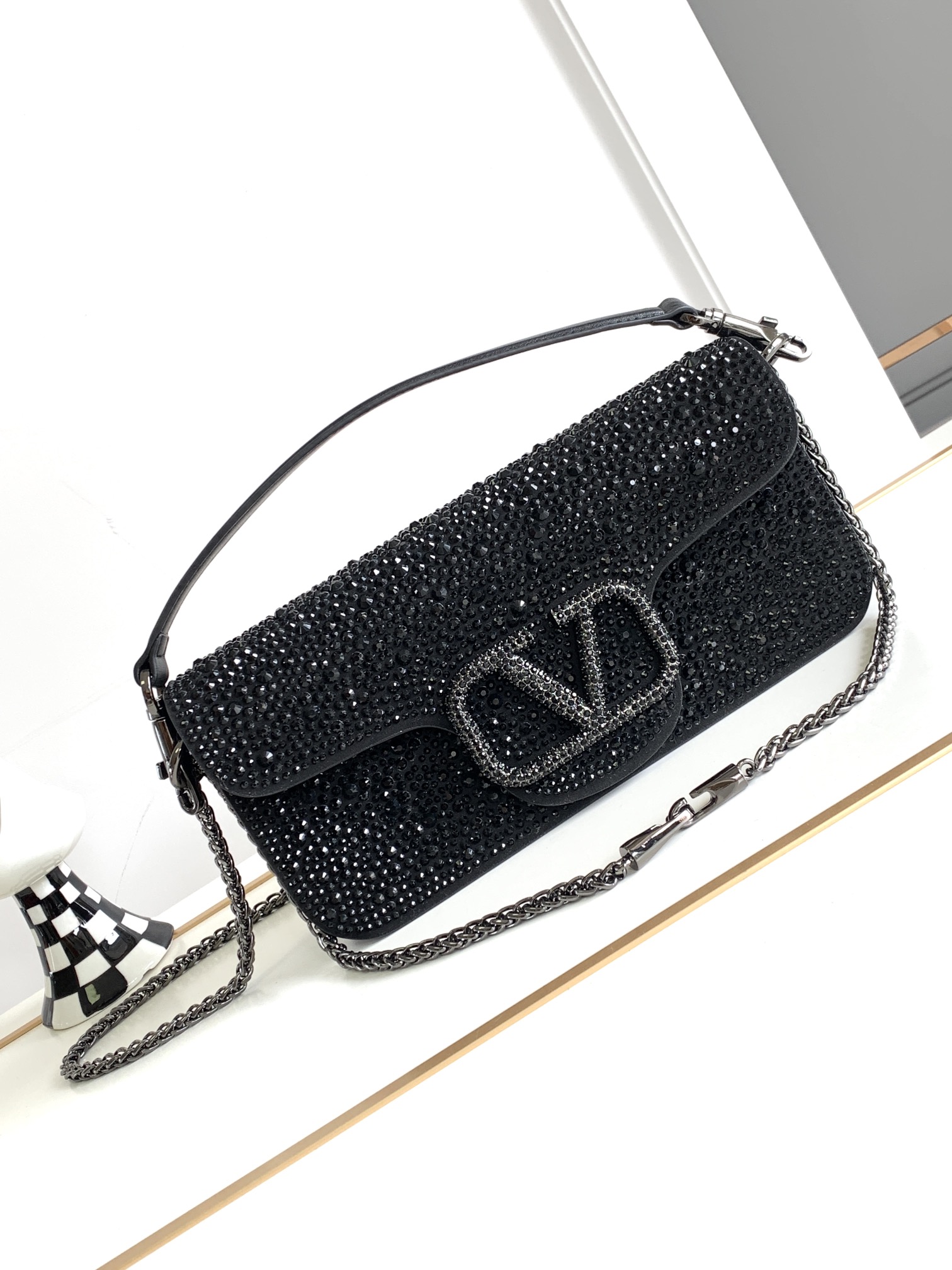 ✨✨🆕🆕VALENTINO GARAVANI Mini Loco手袋饰有施华洛世奇仿水晶✨✨和VLOGO
