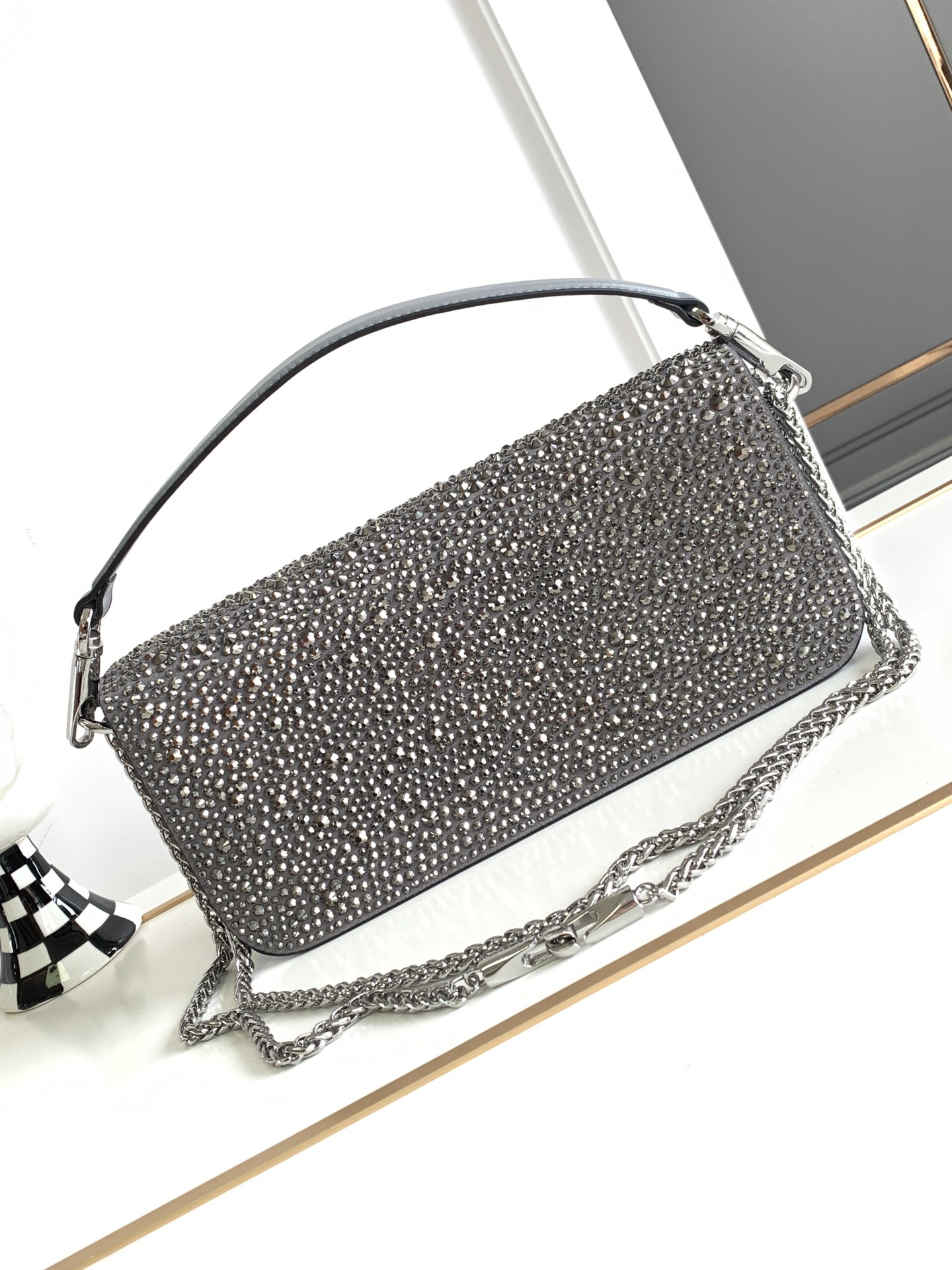 ✨✨🆕🆕VALENTINO GARAVANI Mini Loco手袋饰有施华洛世奇仿水晶✨✨和VLOGO