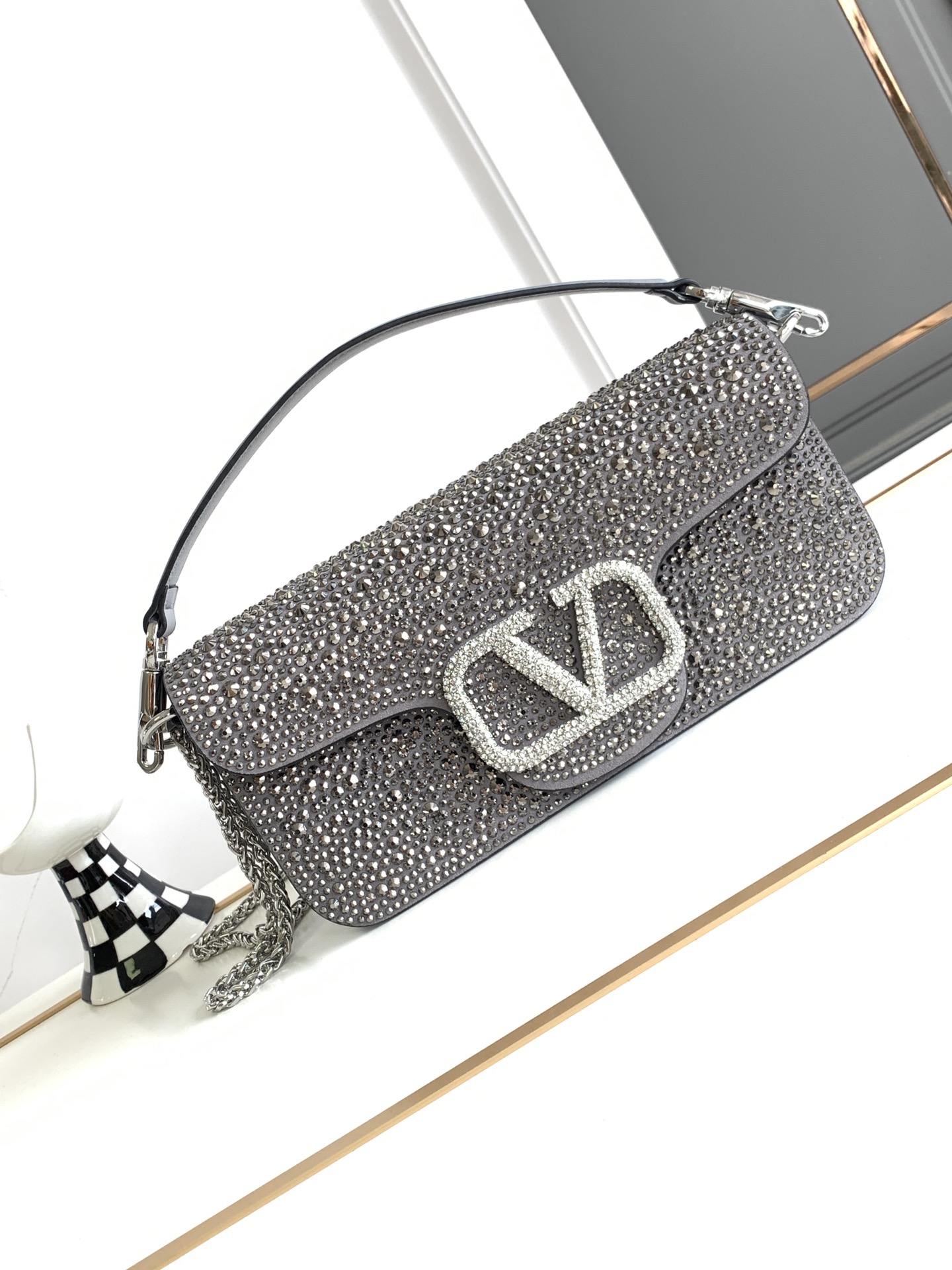 ✨✨🆕🆕VALENTINO GARAVANI Mini Loco手袋饰有施华洛世奇仿水晶✨✨和VLOGO