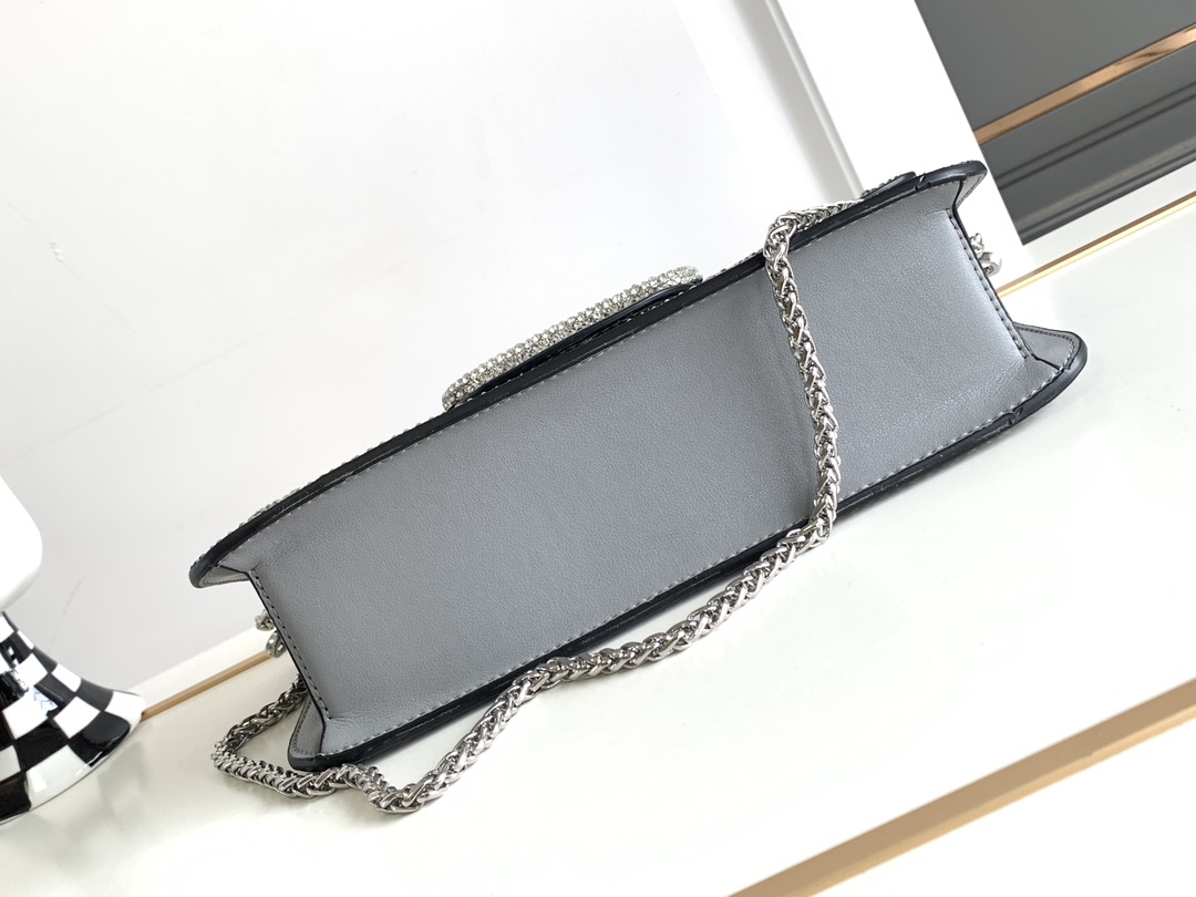 ✨✨🆕🆕VALENTINO GARAVANI Mini Loco手袋饰有施华洛世奇仿水晶✨✨和VLOGO