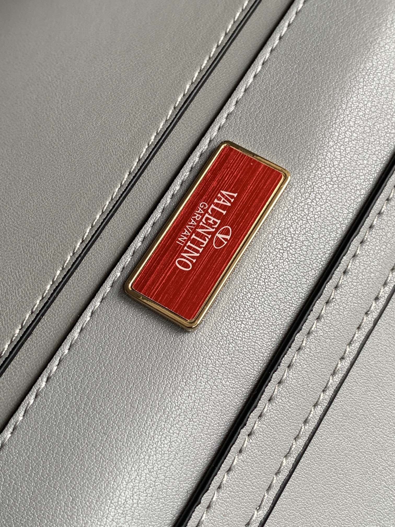 ✨✨🆕🆕VALENTINO GARAVANI Mini Loco手袋饰有施华洛世奇仿水晶✨✨和VLOGO