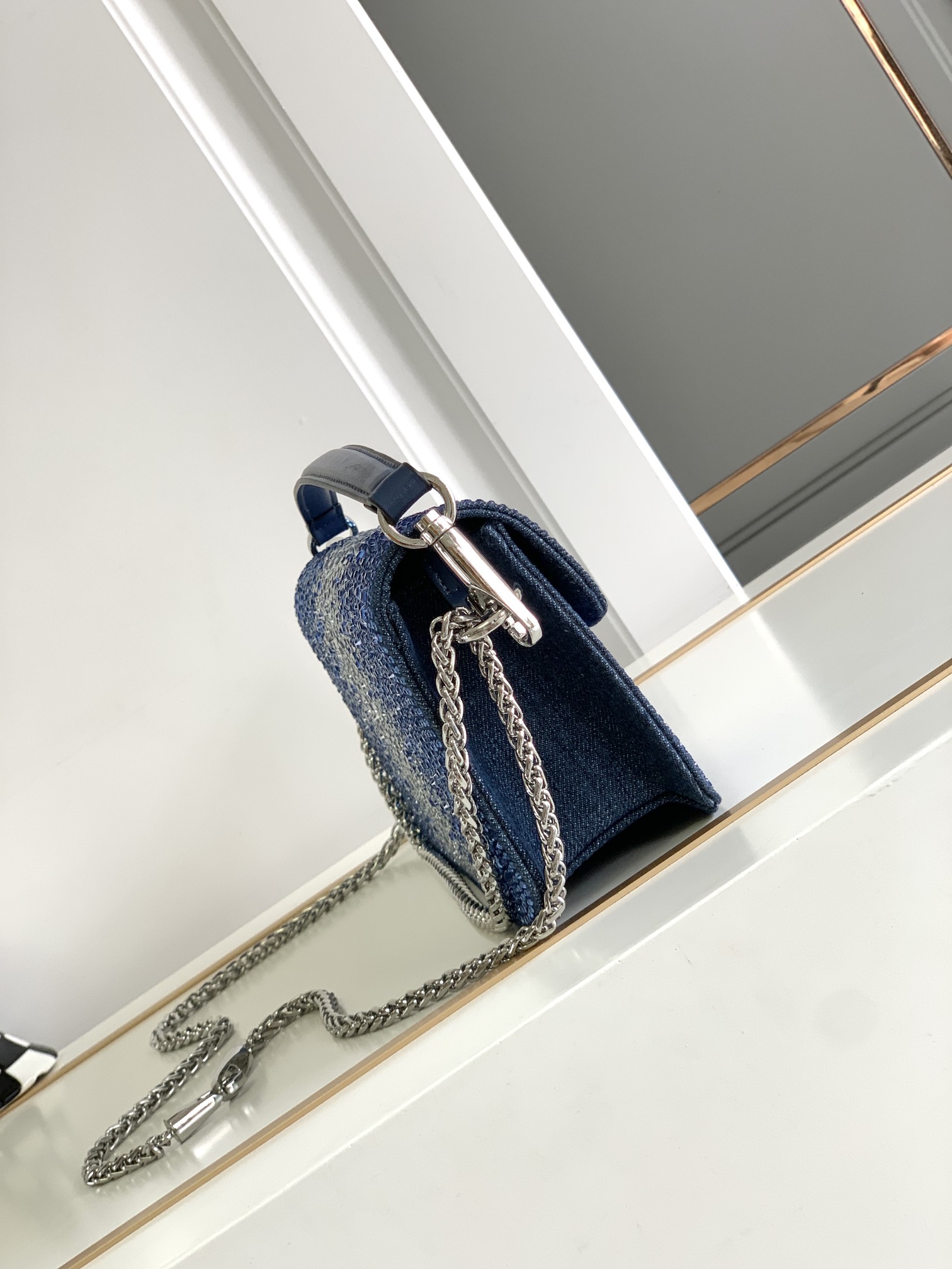 🆕🆕VALENTINO GARAVANI Mini Loco牛仔布手袋饰有仿水晶和VLOGOSIGNAT