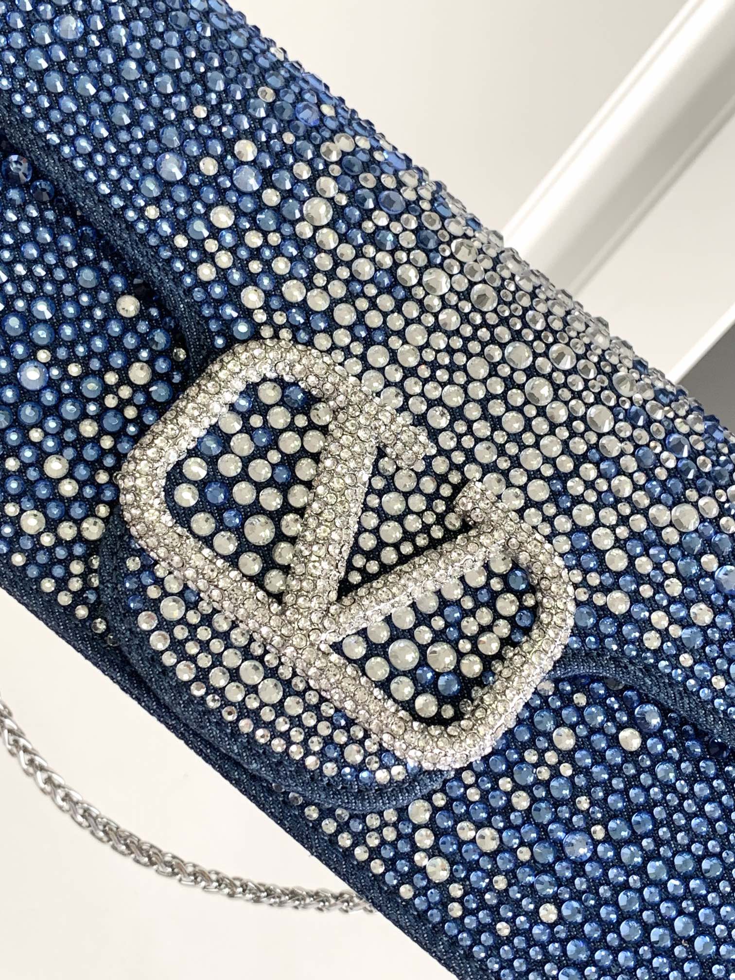 🆕🆕VALENTINO GARAVANI Mini Loco牛仔布手袋饰有仿水晶和VLOGOSIGNAT
