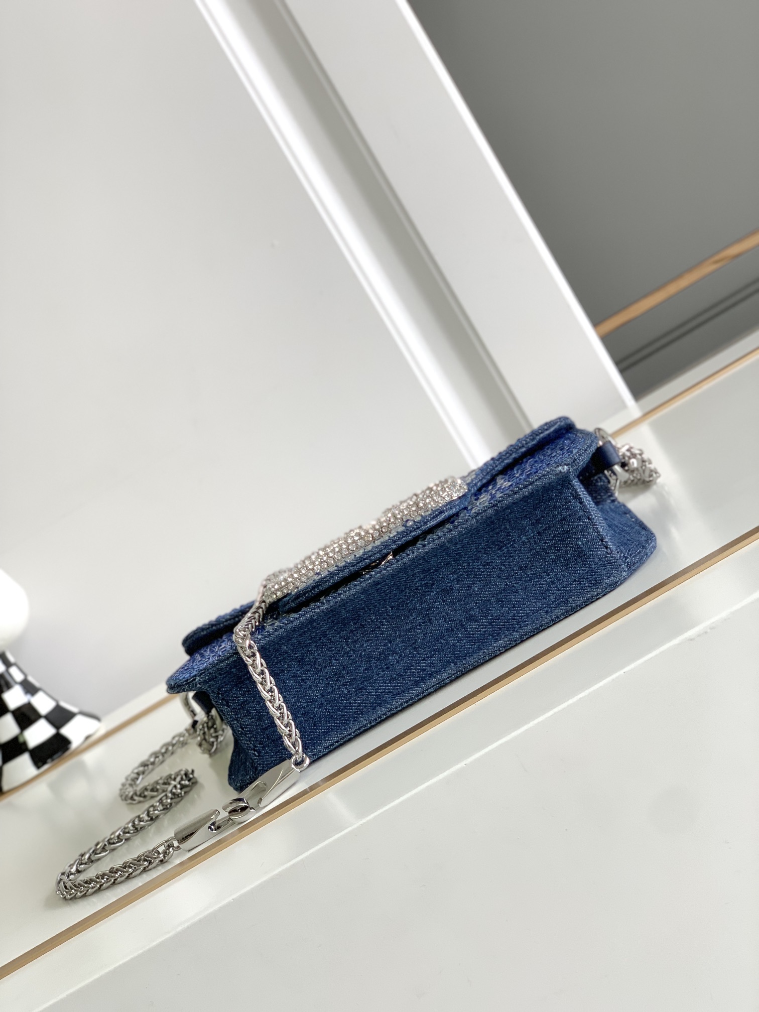 🆕🆕VALENTINO GARAVANI Mini Loco牛仔布手袋饰有仿水晶和VLOGOSIGNAT