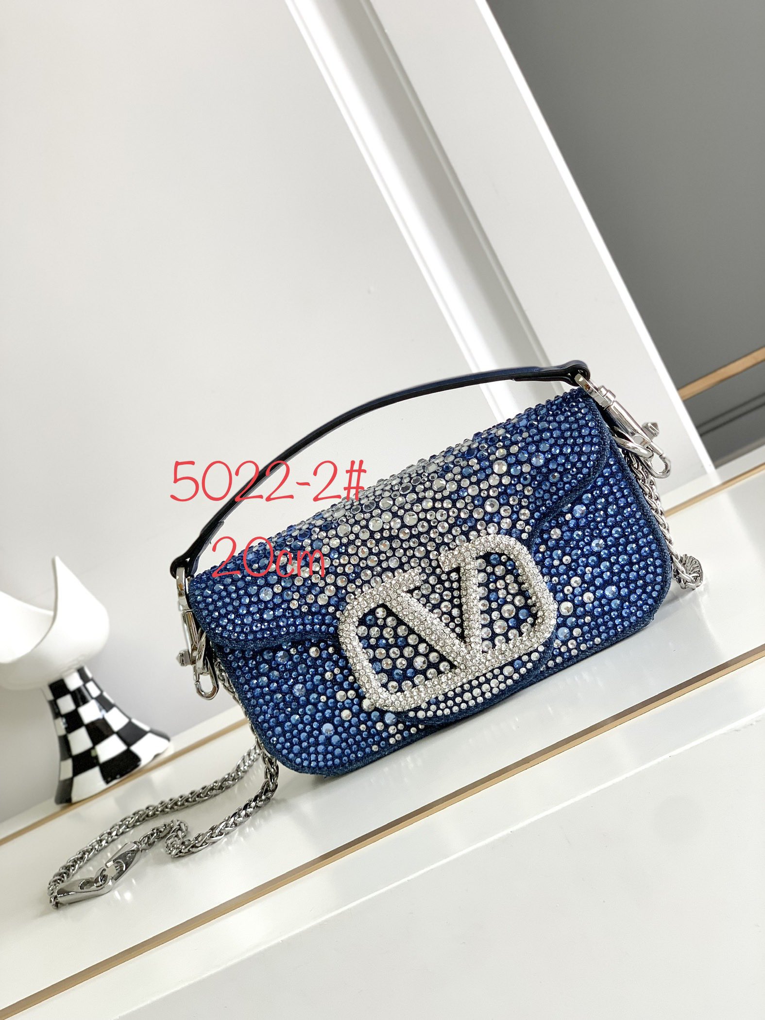 🆕🆕VALENTINO GARAVANI Mini Loco牛仔布手袋饰有仿水晶和VLOGOSIGNAT