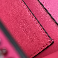 ✨✨🆕🆕VALENTINO GARAVANI Mini Loco手袋饰有施华洛世奇仿水晶✨✨和VLOGO ✨✨🆕🆕VALENTINO GARAVANI Mini Loco手袋饰有施华洛世奇仿水晶✨✨和VLOGO