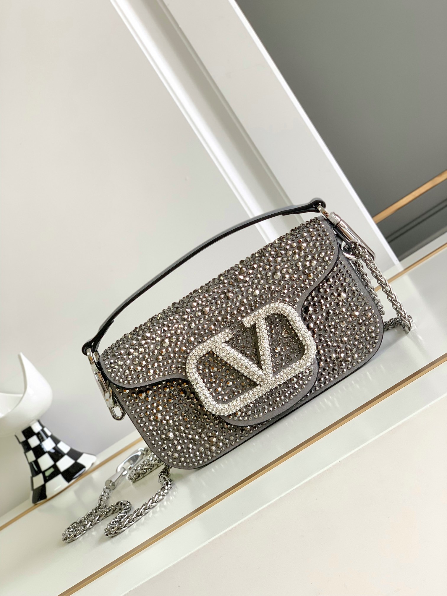 ✨✨🆕🆕VALENTINO GARAVANI Mini Loco手袋饰有施华洛世奇仿水晶✨✨和VLOGO