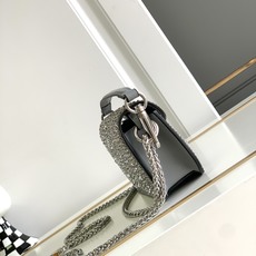 ✨✨🆕🆕VALENTINO GARAVANI Mini Loco手袋饰有施华洛世奇仿水晶✨✨和VLOGO ✨✨🆕🆕VALENTINO GARAVANI Mini Loco手袋饰有施华洛世奇仿水晶✨✨和VLOGO