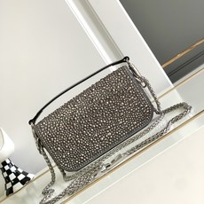 ✨✨🆕🆕VALENTINO GARAVANI Mini Loco手袋饰有施华洛世奇仿水晶✨✨和VLOGO ✨✨🆕🆕VALENTINO GARAVANI Mini Loco手袋饰有施华洛世奇仿水晶✨✨和VLOGO