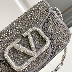 ✨✨🆕🆕VALENTINO GARAVANI Mini Loco手袋饰有施华洛世奇仿水晶✨✨和VLOGO ✨✨🆕🆕VALENTINO GARAVANI Mini Loco手袋饰有施华洛世奇仿水晶✨✨和VLOGO