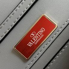 ✨✨🆕🆕VALENTINO GARAVANI Mini Loco手袋饰有施华洛世奇仿水晶✨✨和VLOGO ✨✨🆕🆕VALENTINO GARAVANI Mini Loco手袋饰有施华洛世奇仿水晶✨✨和VLOGO