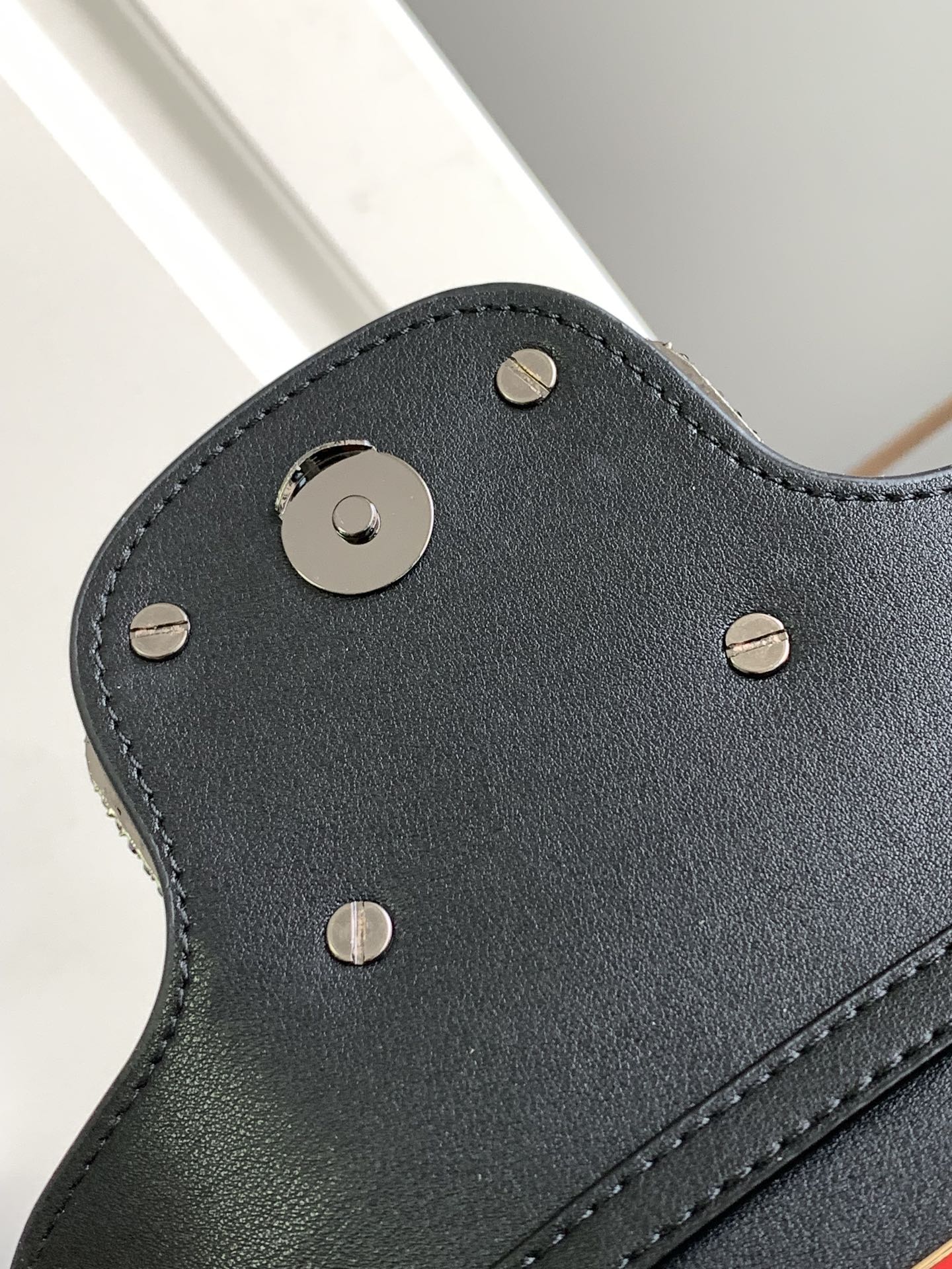 ✨✨🆕🆕VALENTINO GARAVANI Mini Loco手袋饰有施华洛世奇仿水晶✨✨和VLOGO