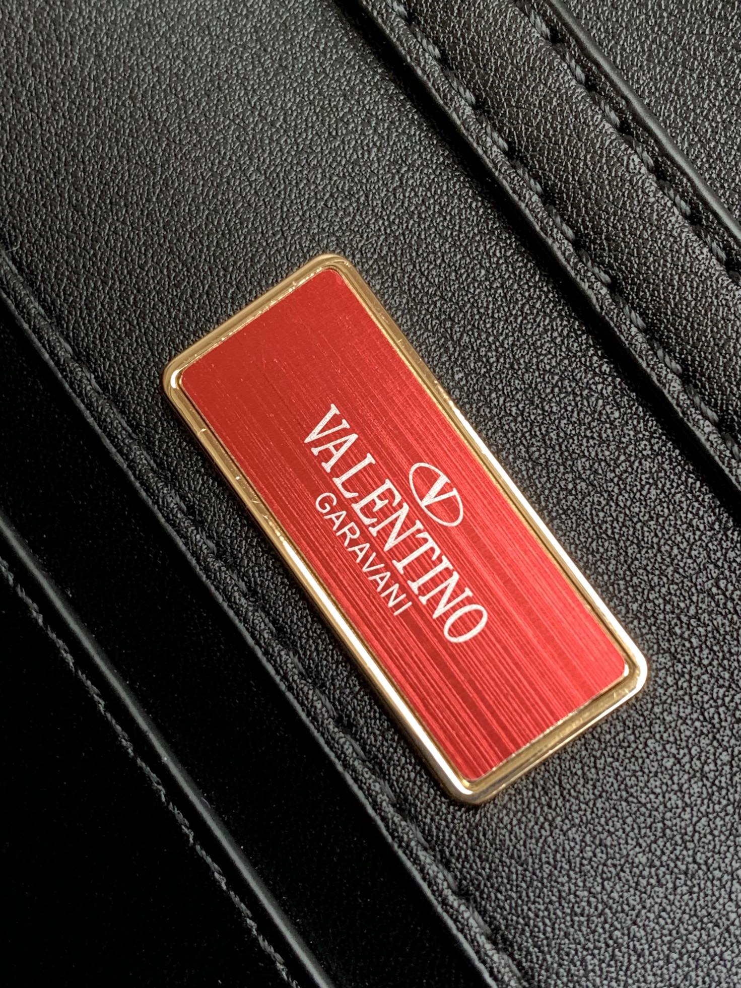 ✨✨🆕🆕VALENTINO GARAVANI Mini Loco手袋饰有施华洛世奇仿水晶✨✨和VLOGO