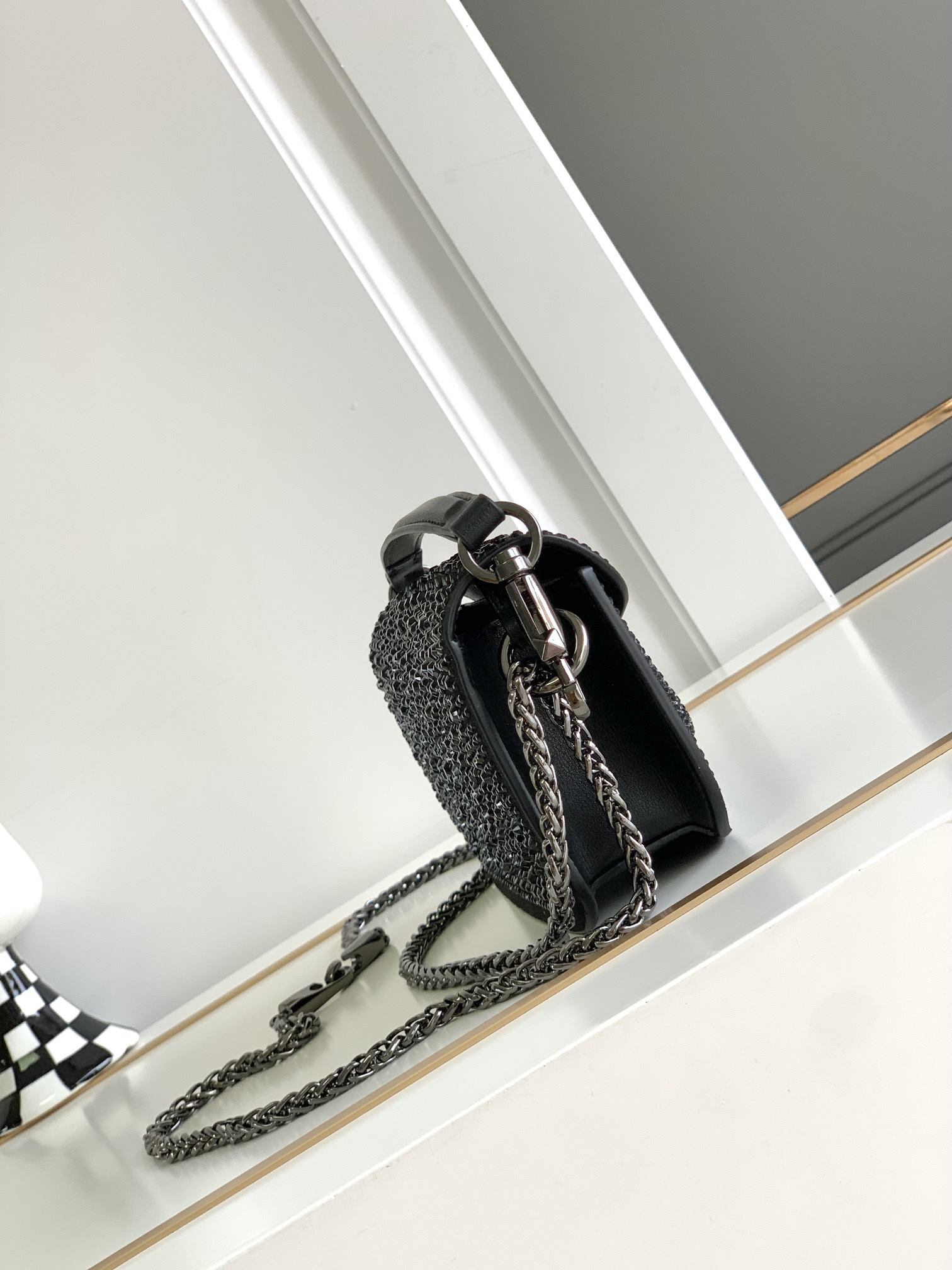 ✨✨🆕🆕VALENTINO GARAVANI Mini Loco手袋饰有施华洛世奇仿水晶✨✨和VLOGO