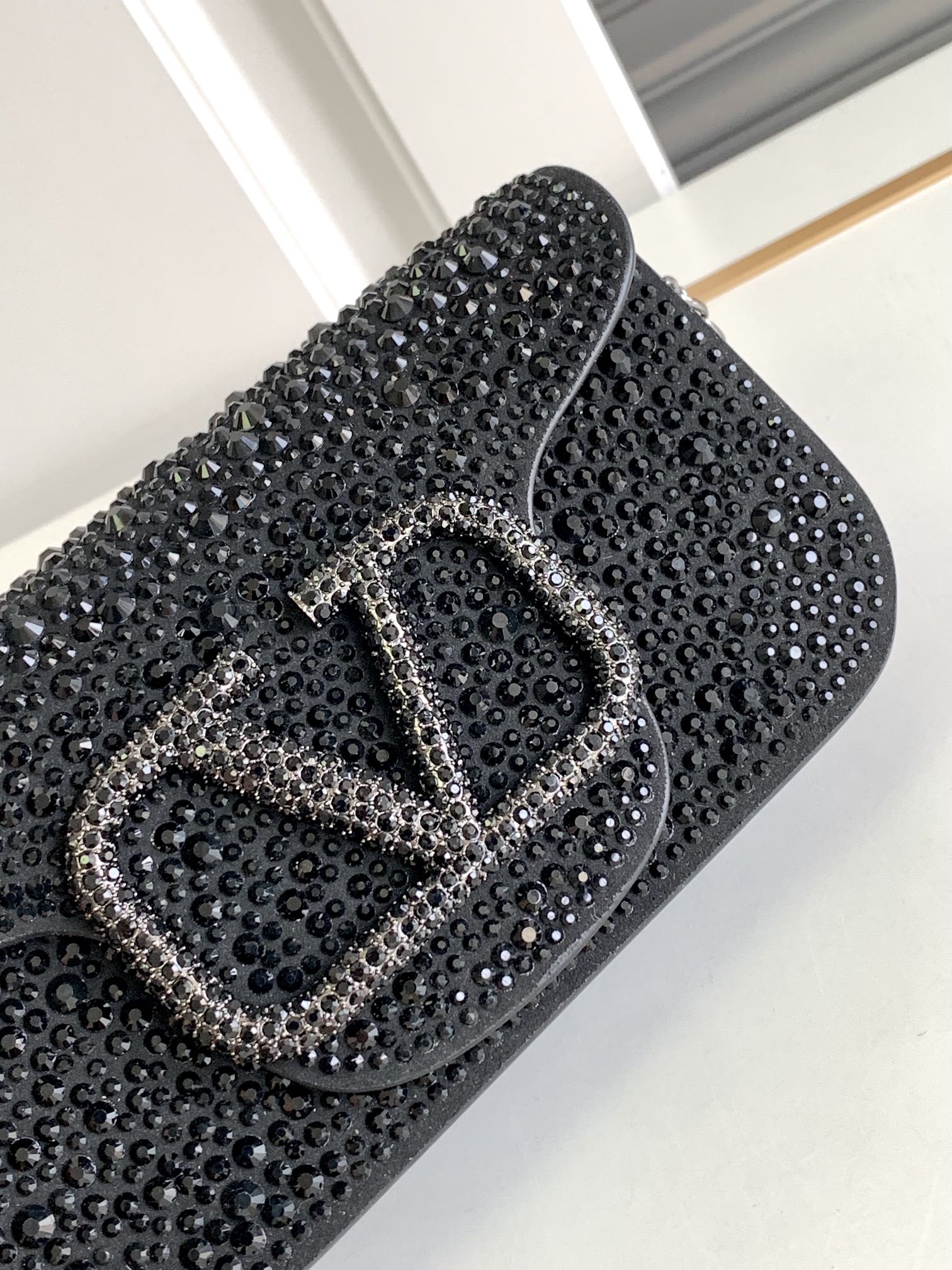 ✨✨🆕🆕VALENTINO GARAVANI Mini Loco手袋饰有施华洛世奇仿水晶✨✨和VLOGO