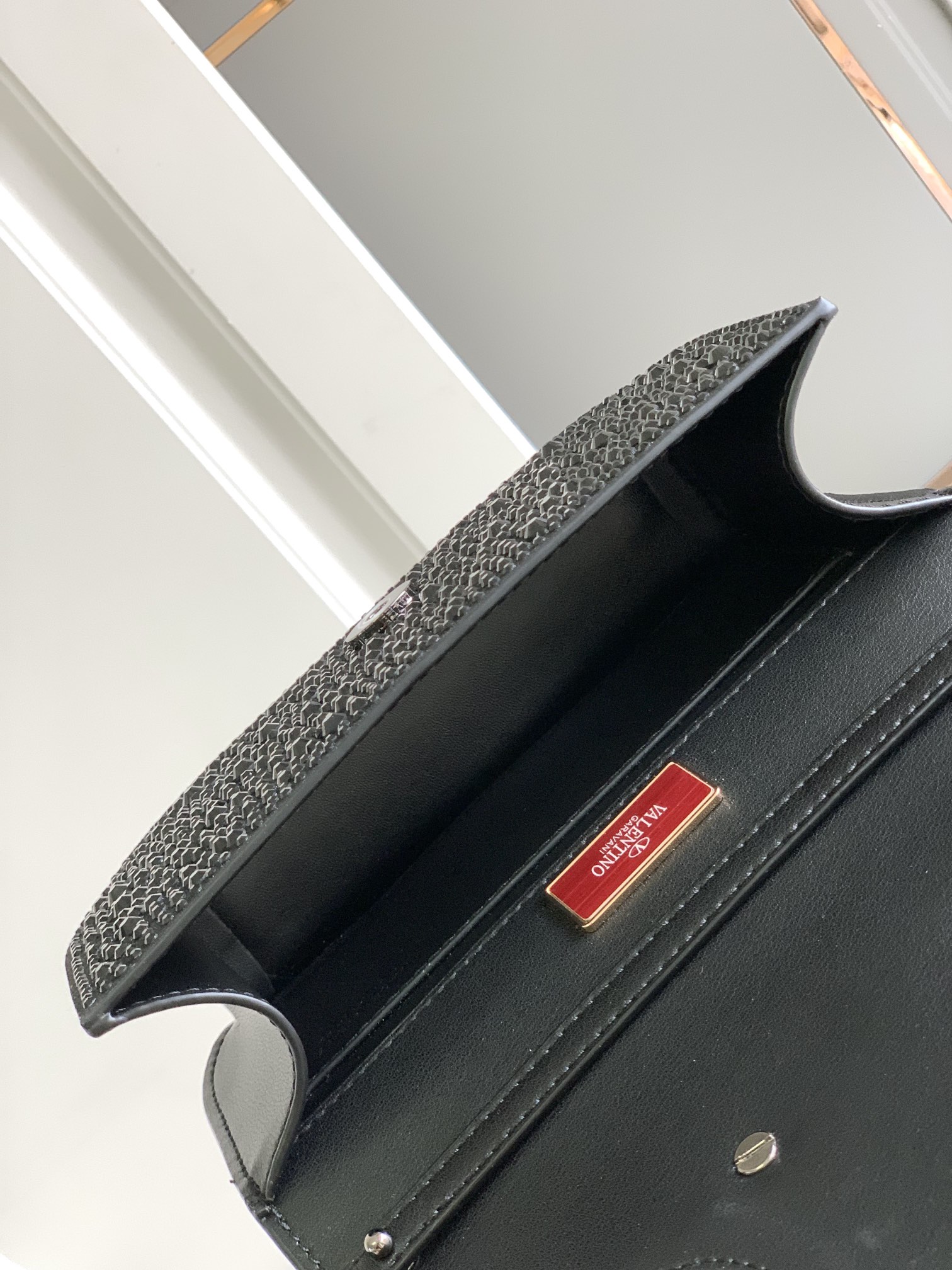 ✨✨🆕🆕VALENTINO GARAVANI Mini Loco手袋饰有施华洛世奇仿水晶✨✨和VLOGO