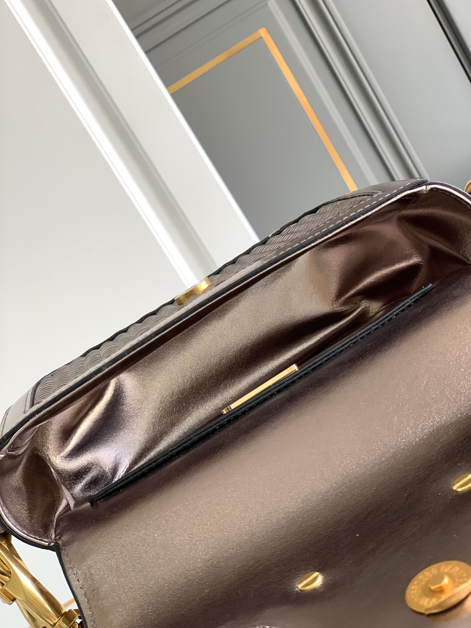 Valentino 🆕🆕春夏编织系列～ 包身采用天然编织打造，纯手工制作，交织形成的空隙营造出清透质感、