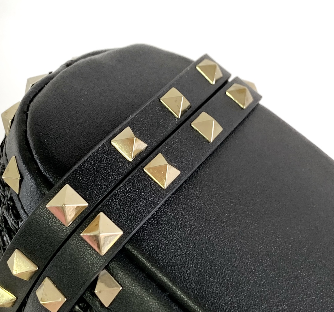 ❣️🆕Valent*** Garavani Rockstud拉菲草配皮水桶包   -  钯金色调铆钉和金