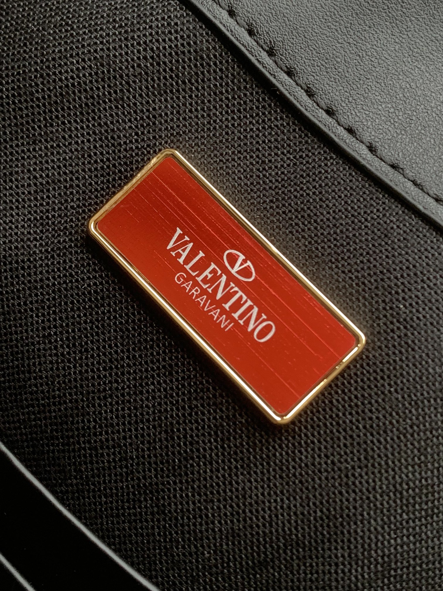 ❣️🆕Valent**** Garavani Rockstud拉菲草配皮水桶包 - 钯金色调铆钉和金属配