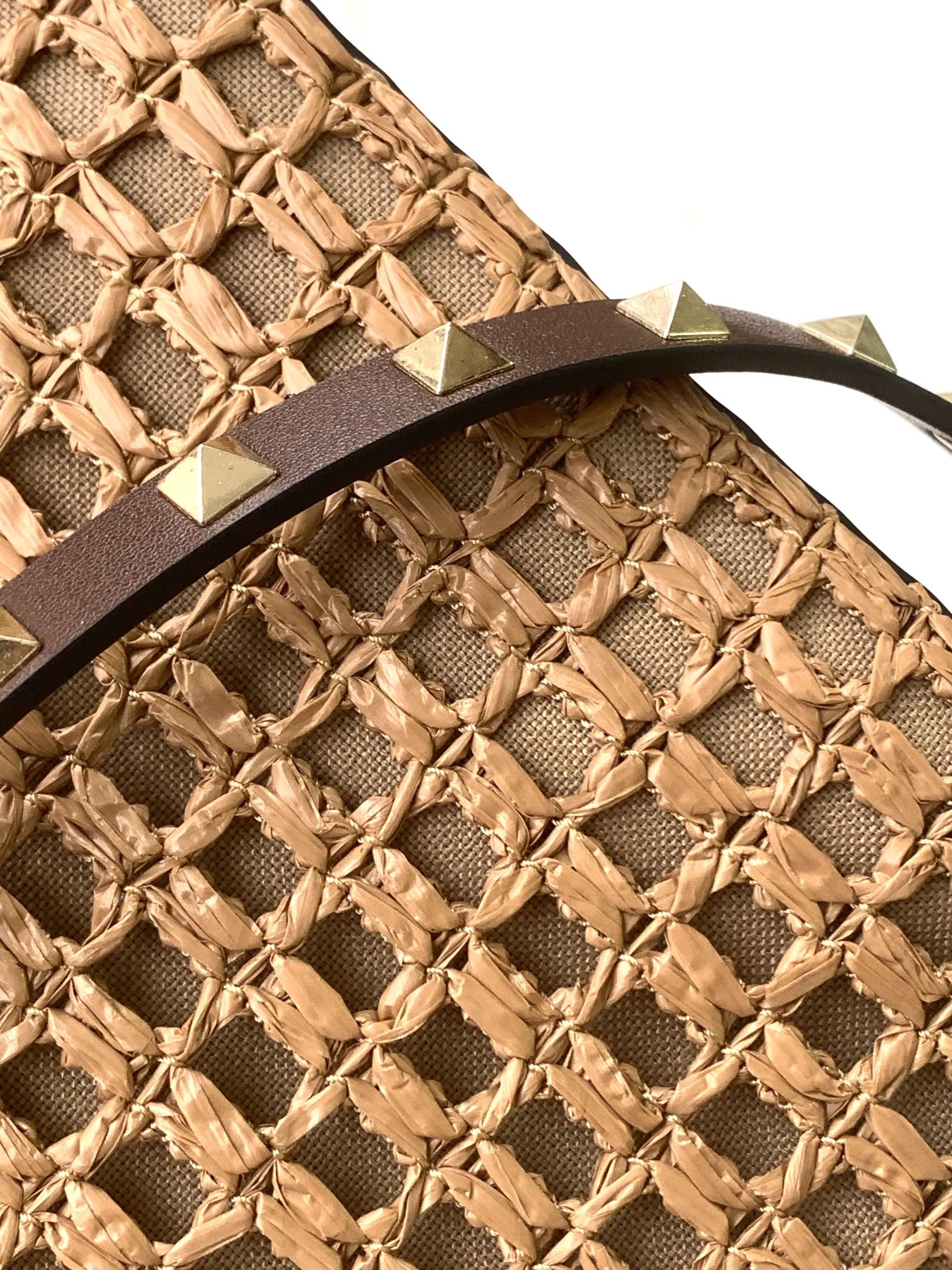 ❣️🆕Valent**** Garavani Rockstud拉菲草配皮水桶包 - 钯金色调铆钉和金属配