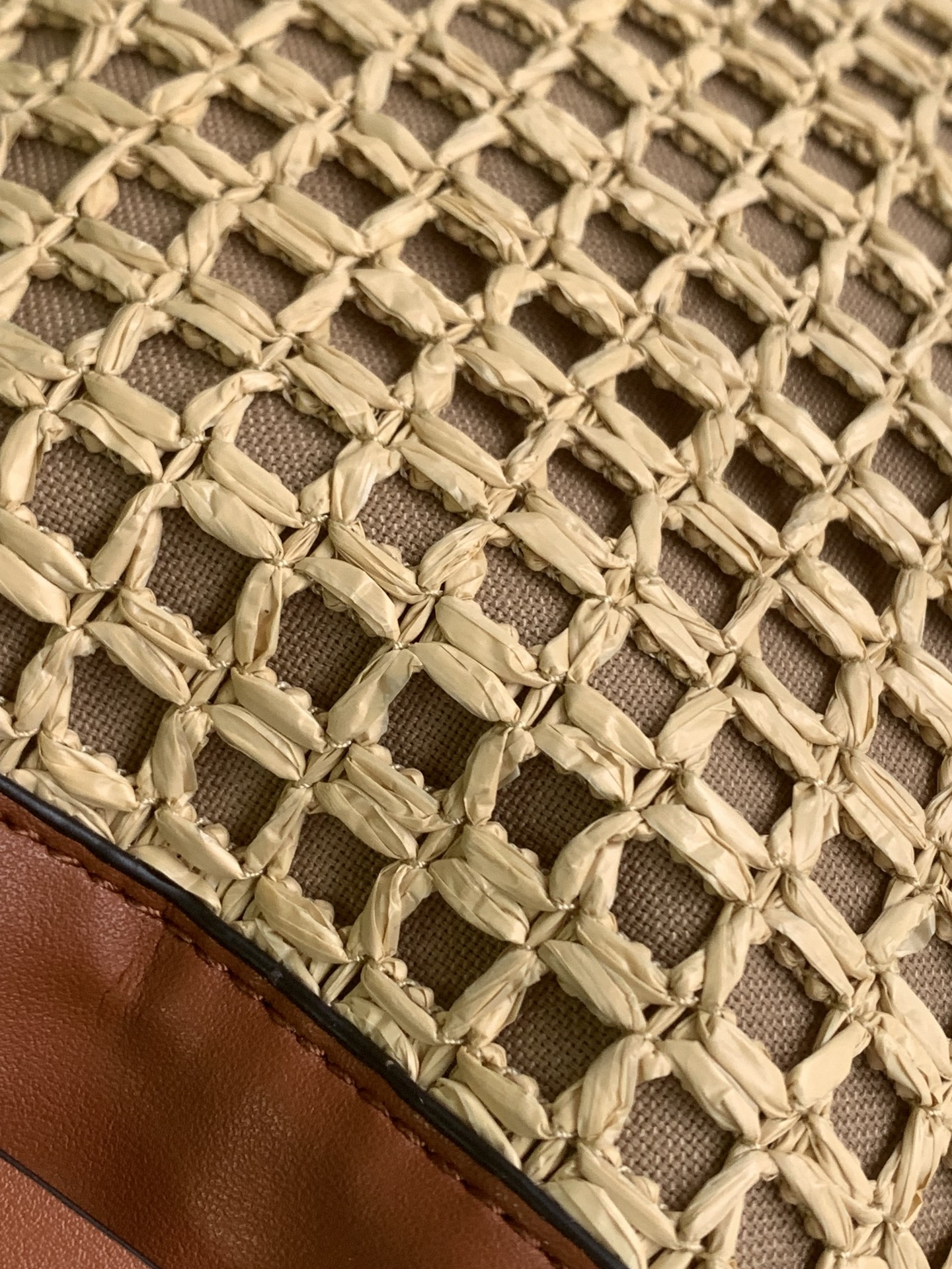 ❣️🆕Valent**** Garavani Rockstud拉菲草配皮水桶包 - 钯金色调铆钉和金属配