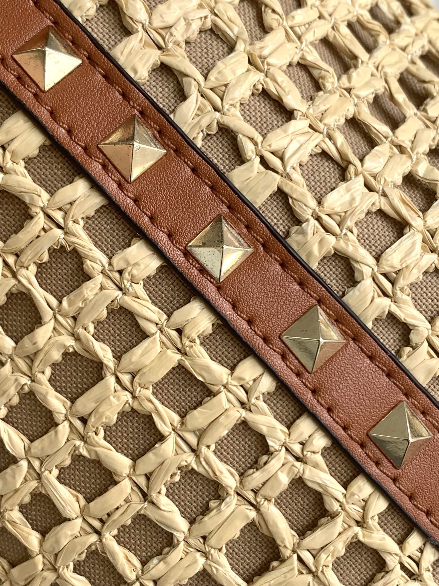 ❣️🆕Valent**** Garavani Rockstud拉菲草配皮水桶包 - 钯金色调铆钉和金属配
