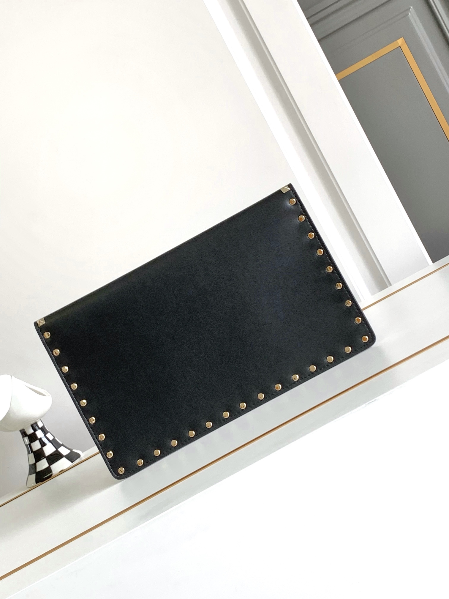 ❣️🆕Valent**** Garavani Rockstud拉菲草配皮信封包🍀🍀   -  钯金色调铆