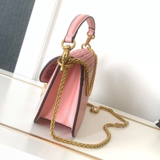 🆕❣️Va Garavani Loco定制编制小牛皮手袋,装饰金属VLogo Signature细节 🆕❣️Va Garavani Loco定制编制小牛皮手袋,装饰金属VLogo Signature细节