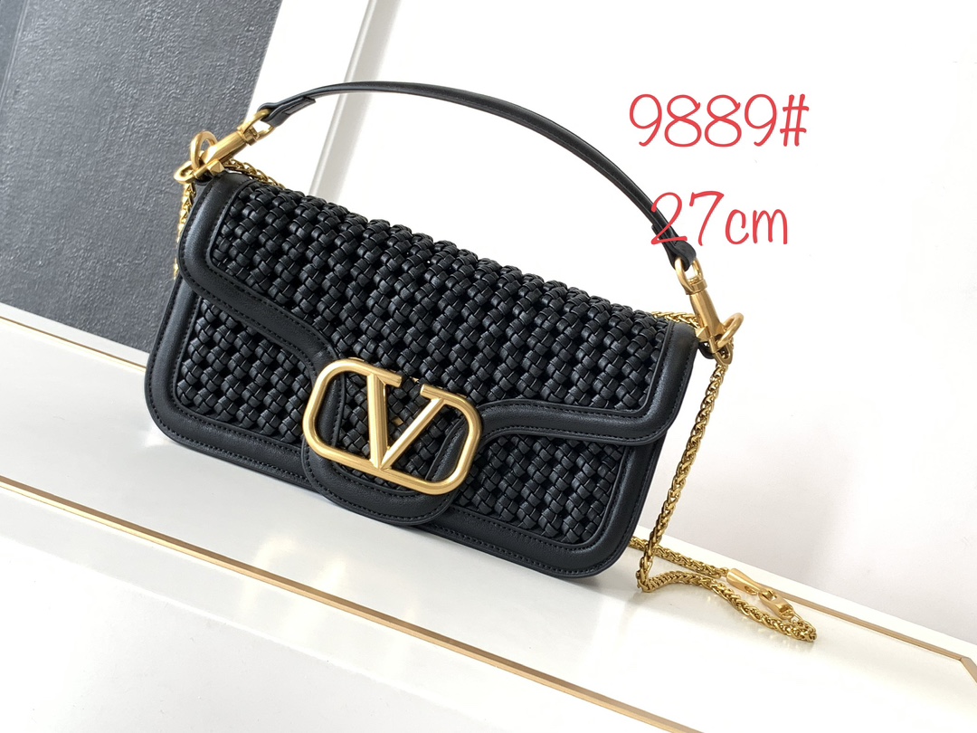 🆕❣️Va Garavani Loco定制编制小牛皮手袋，装饰金属VLogo Signature细节  