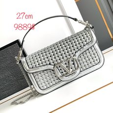 🆕❣️Va Garavani Loco定制编制小牛皮手袋,装饰金属VLogo Signature细节 🆕❣️Va Garavani Loco定制编制小牛皮手袋,装饰金属VLogo Signature细节