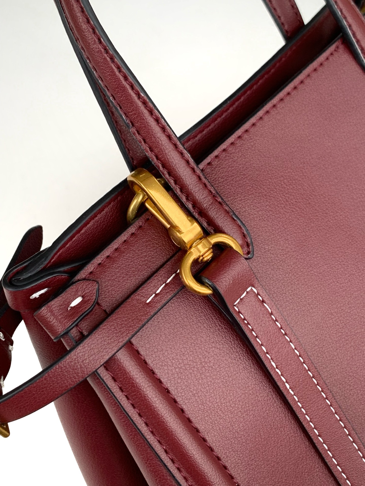 🆕VA GARAVANI VAIN 早春新款 托特购物袋🛍️配以金属VLOGO SIGNATURE 细节