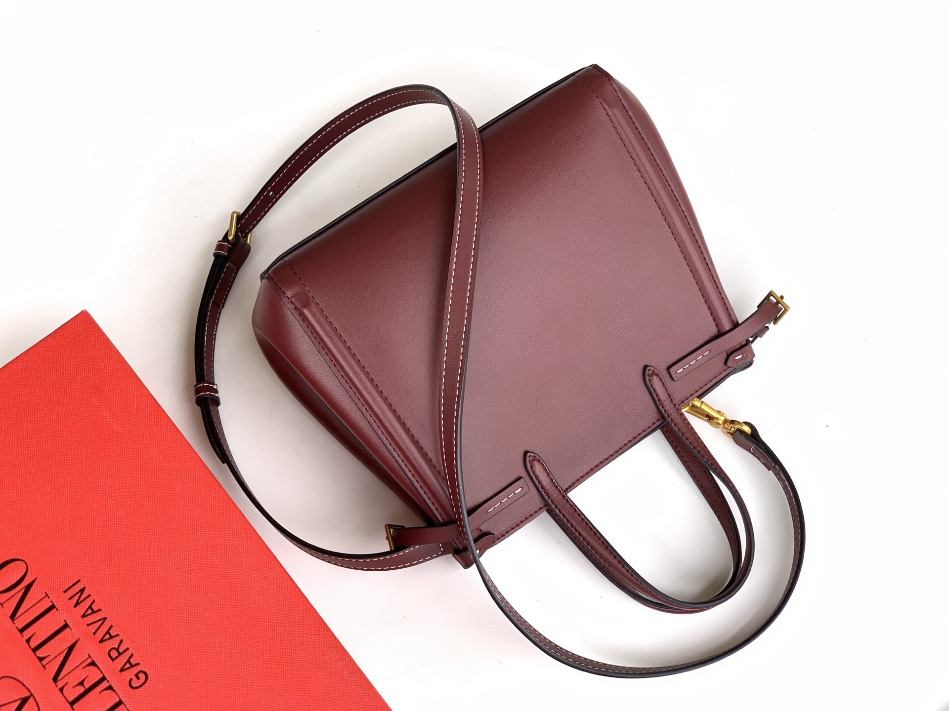 🆕VA GARAVANI VAIN 早春新款 托特购物袋🛍️配以金属VLOGO SIGNATURE 细节