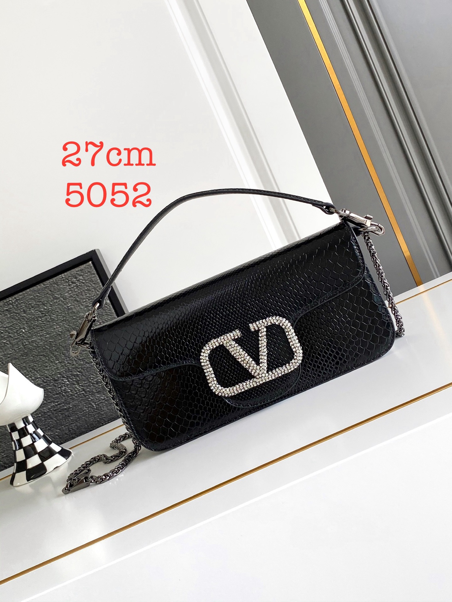 🆕大号蛇纹LOCÒ仿水晶装饰手袋 -VLogo Signature施华洛世奇®仿水晶装饰 -配可拆卸提手